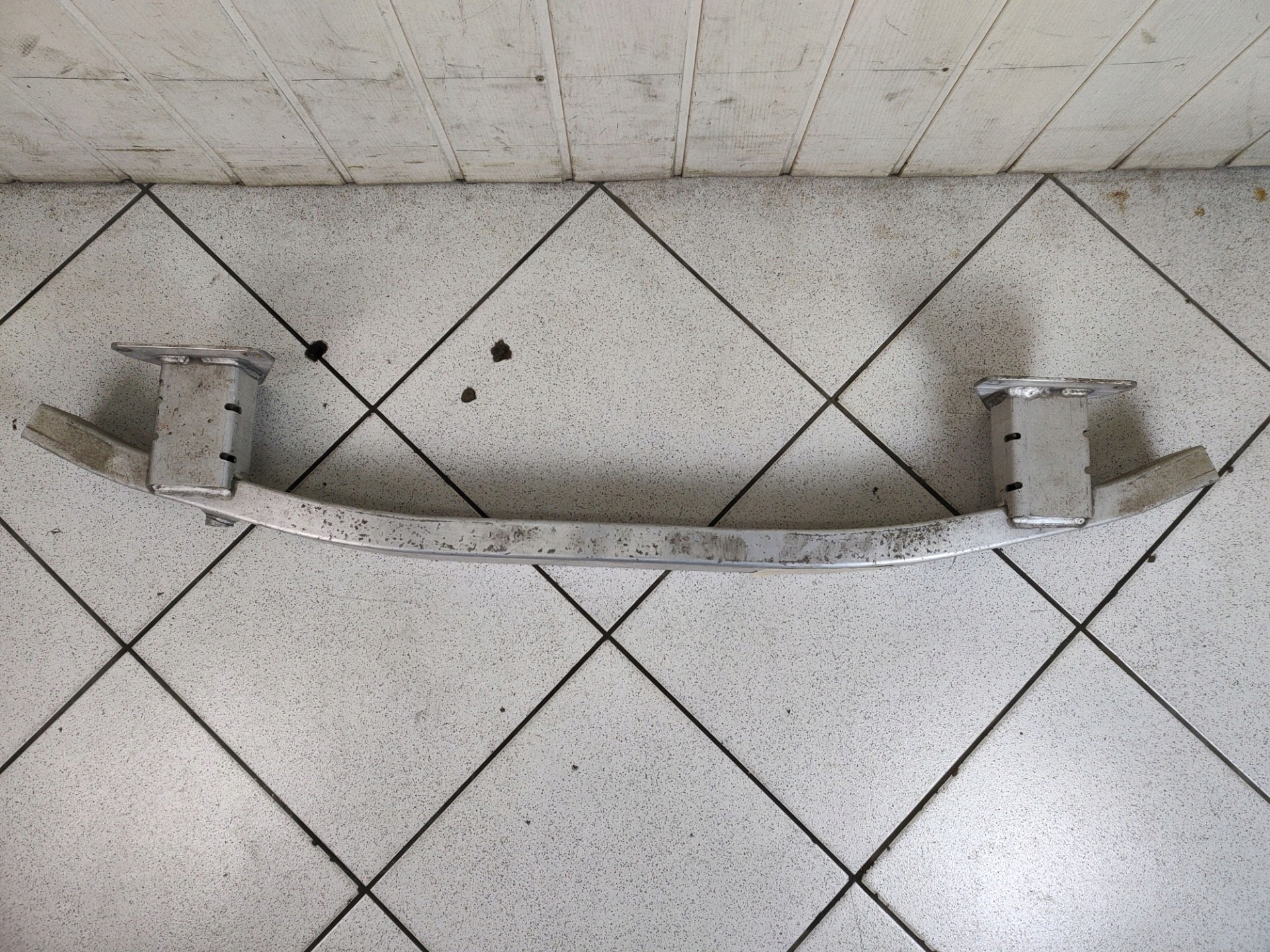 sider pillar of a bumper front Jeep Cherokee 5 2014 1741468613