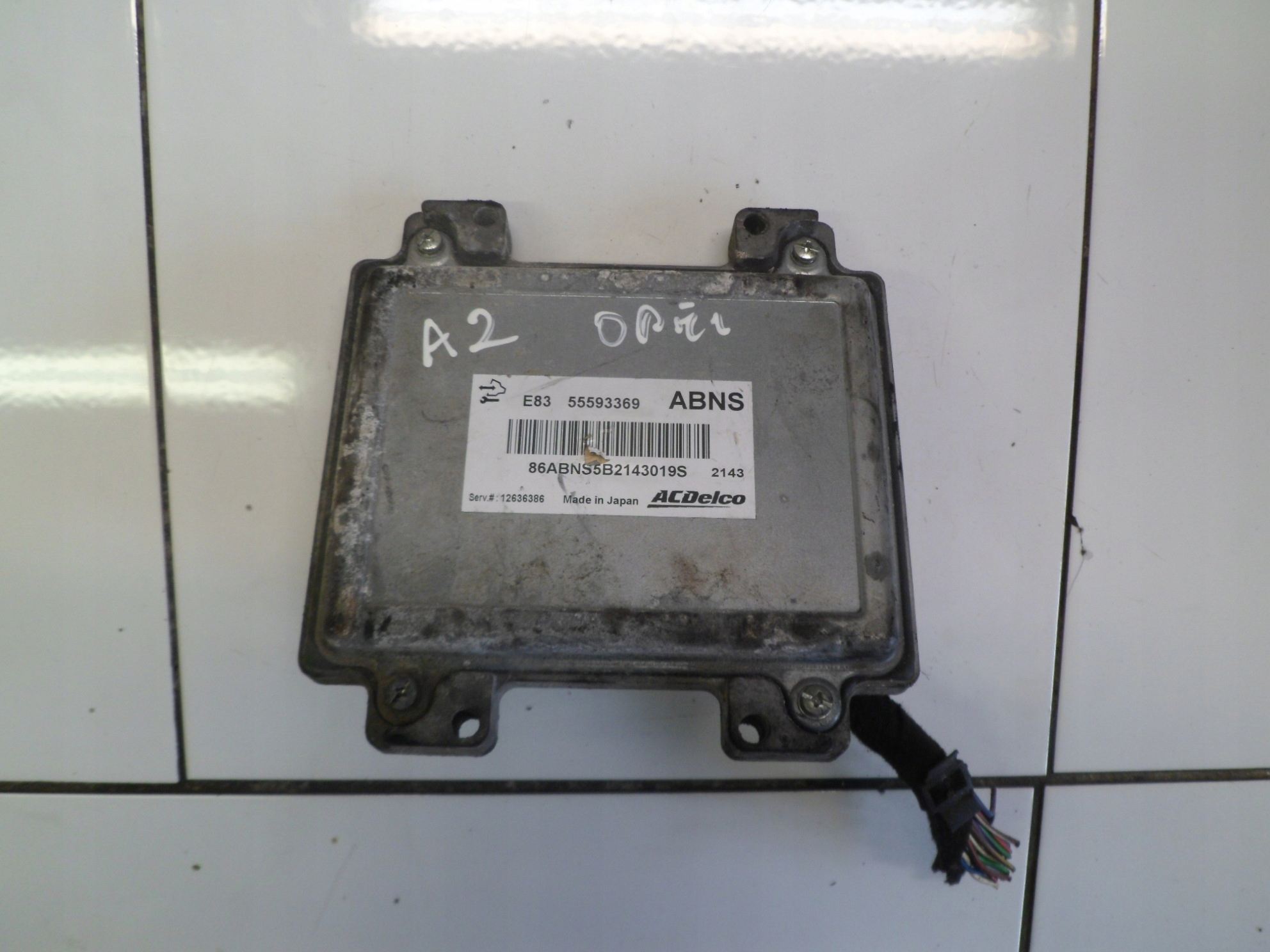 OPEL CORSA D 1.2 16V computer control unit of the engine 55593369