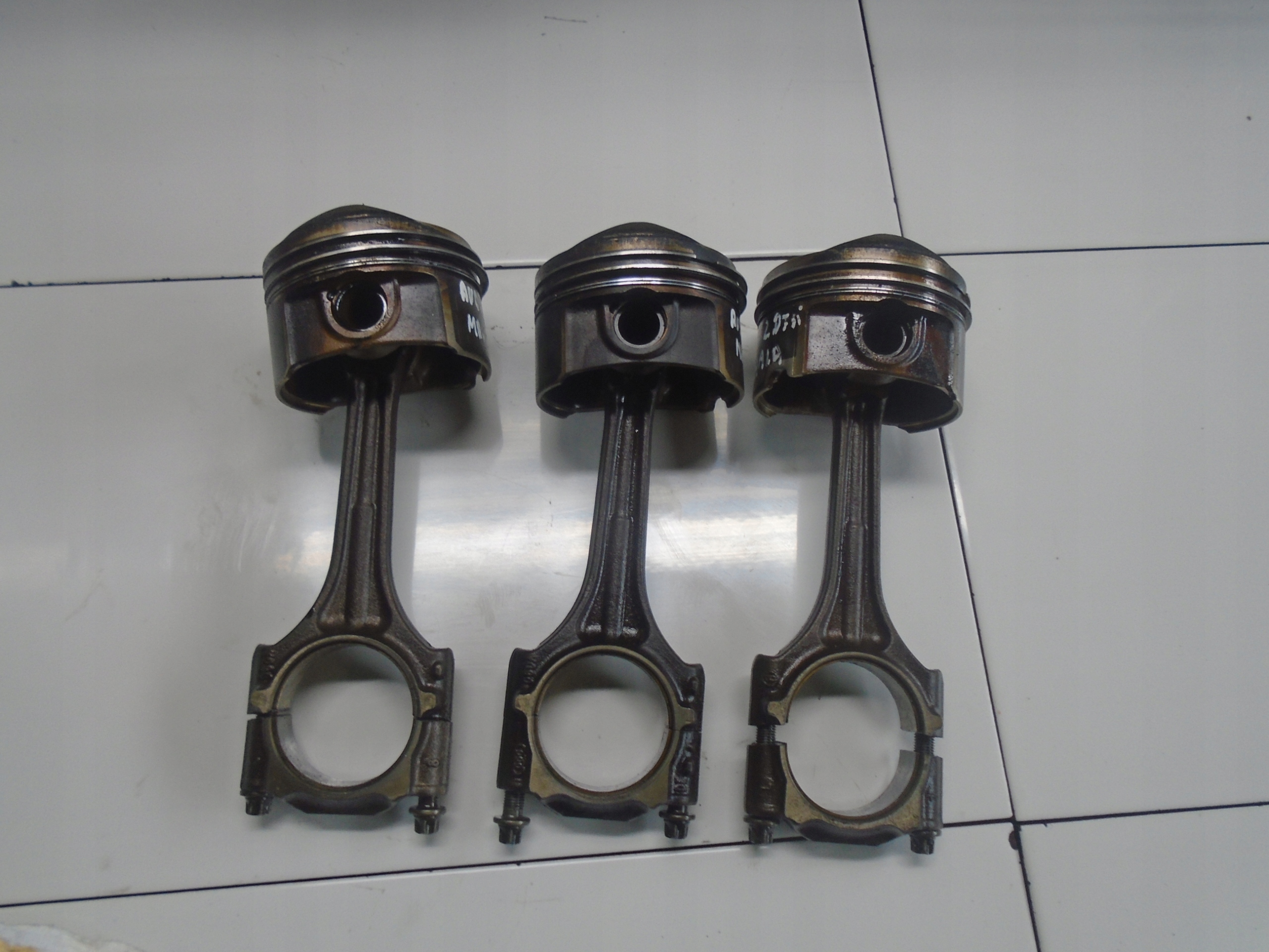 AUDI A4 B7 2.0TFSI BWE piston with connecting rod