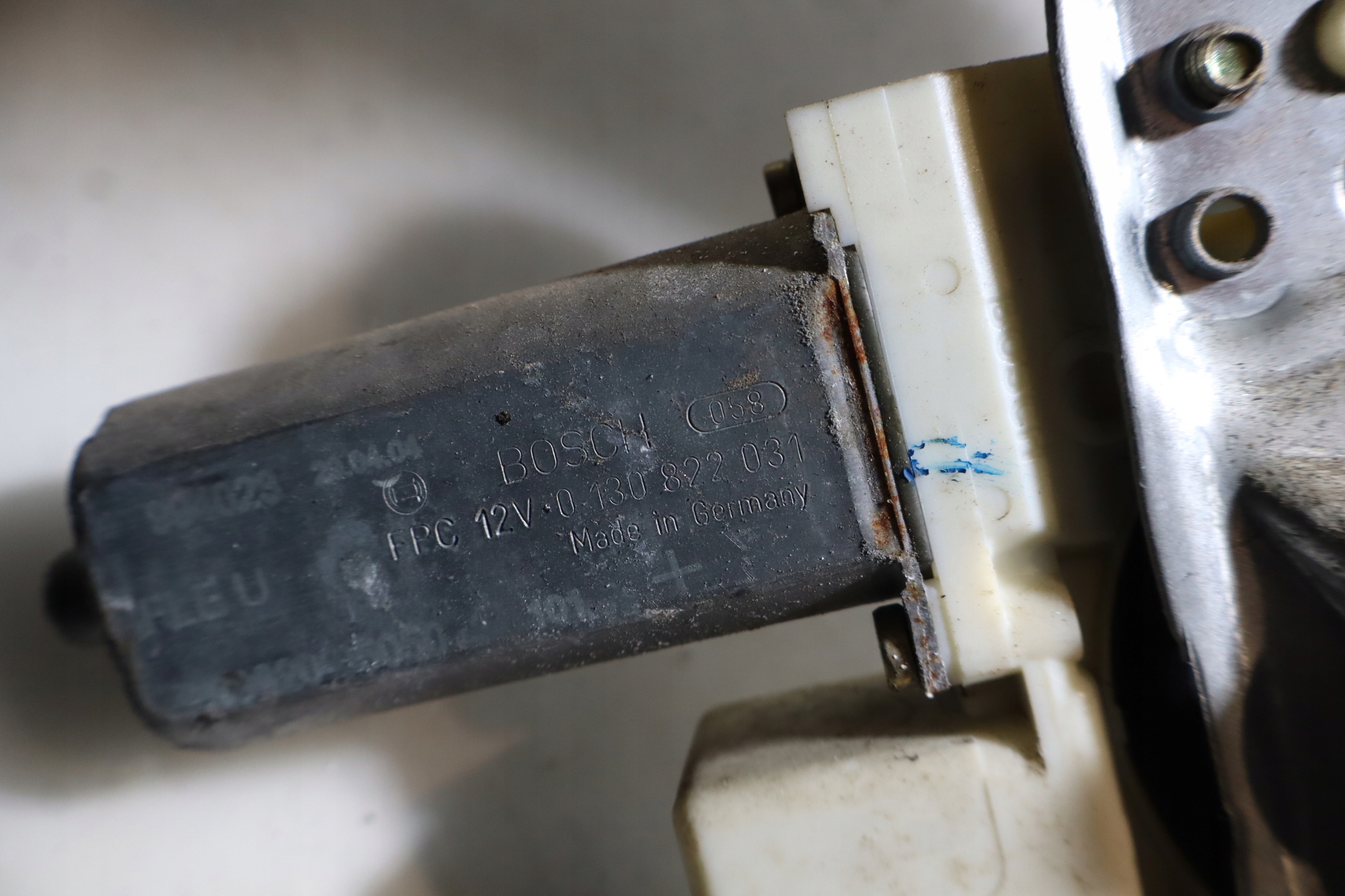 MECHANIZM SZYB LEWY PRZÓD TOYOTA AVENSIS II T25 Producent części Bosch