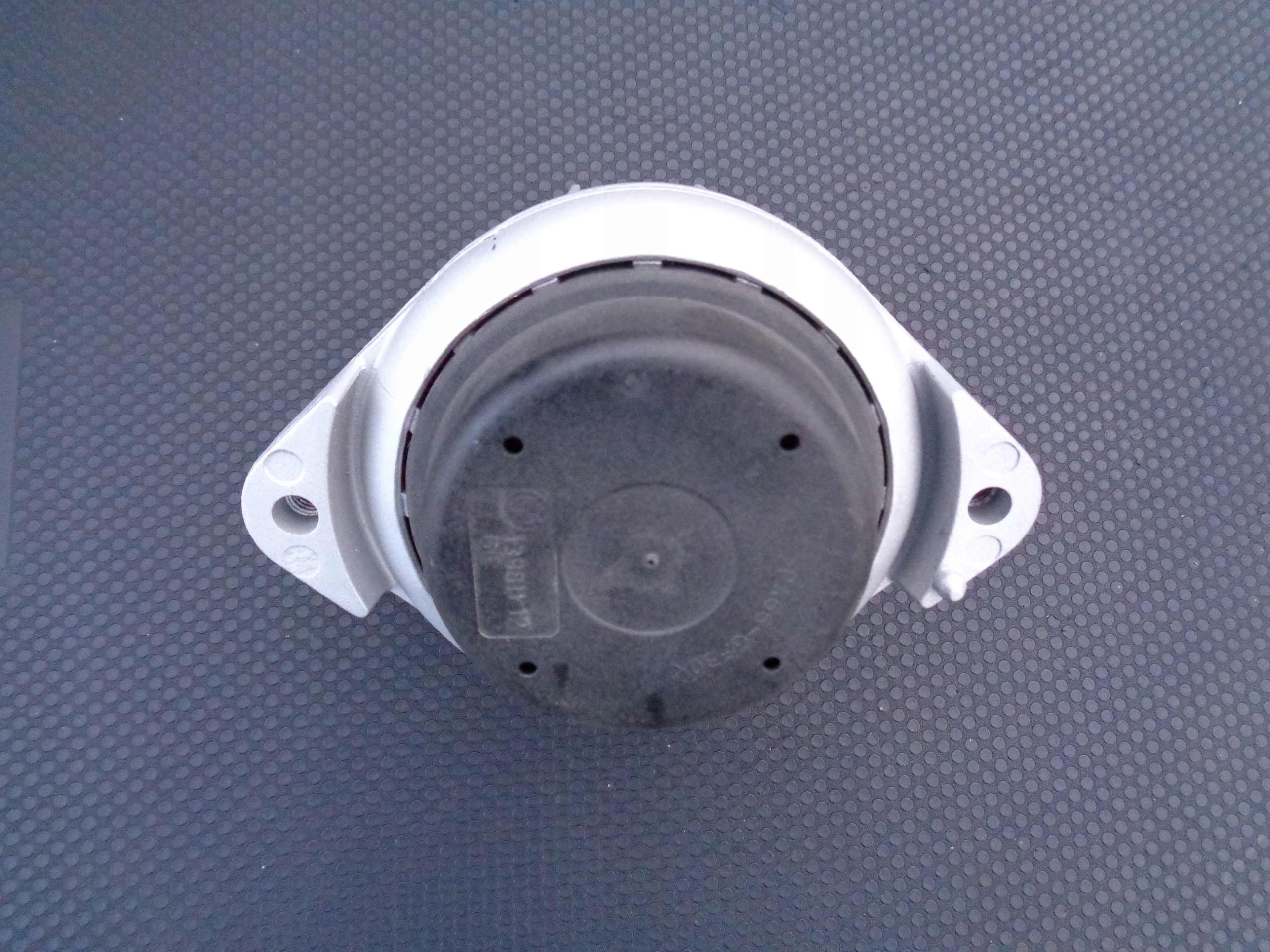 BMW E87 E90 X1 M47N2 N47 PODUSZKA SILNIKA 2.0 D