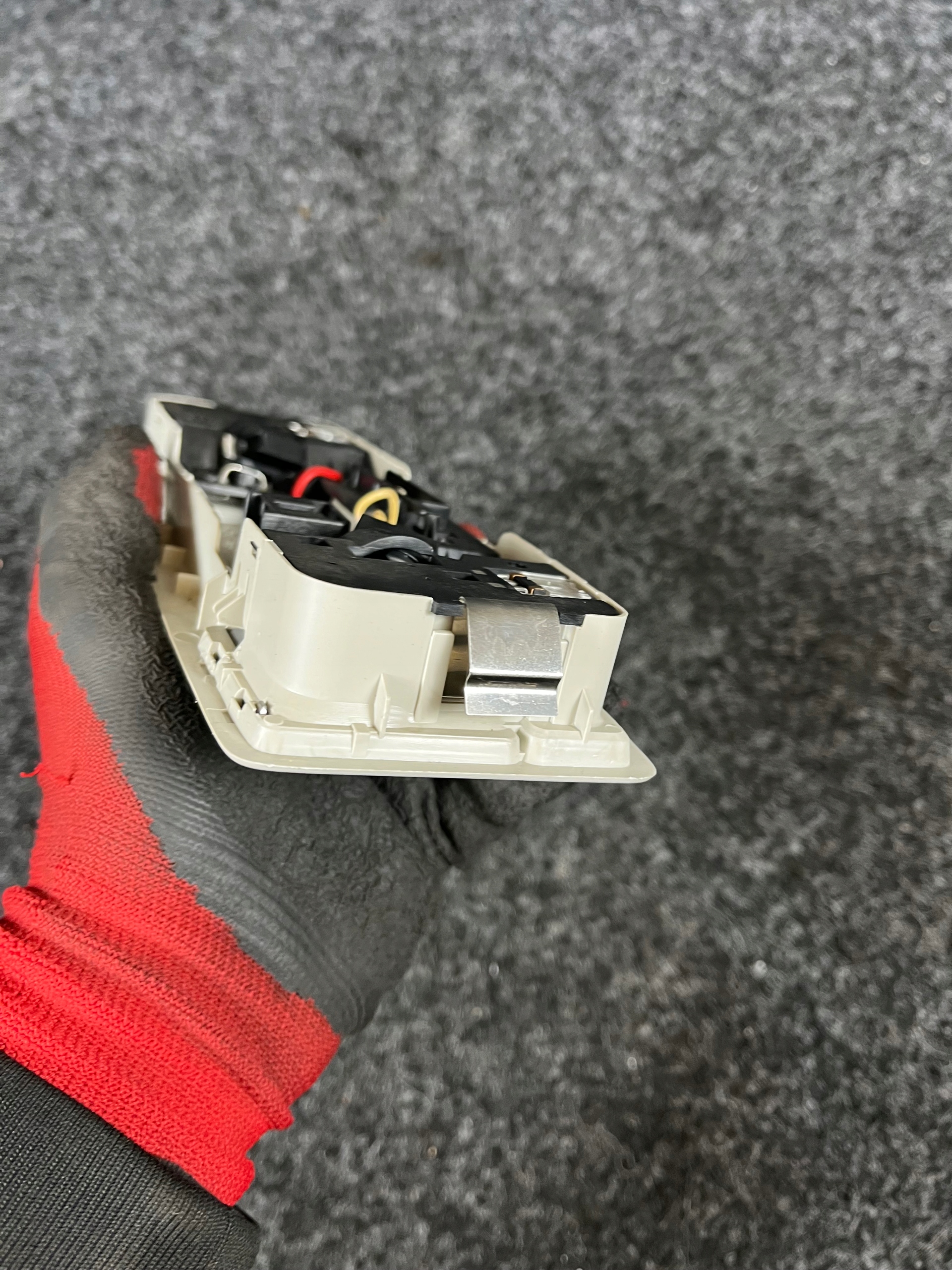 лампочка Обшивка потолка mazda cx7