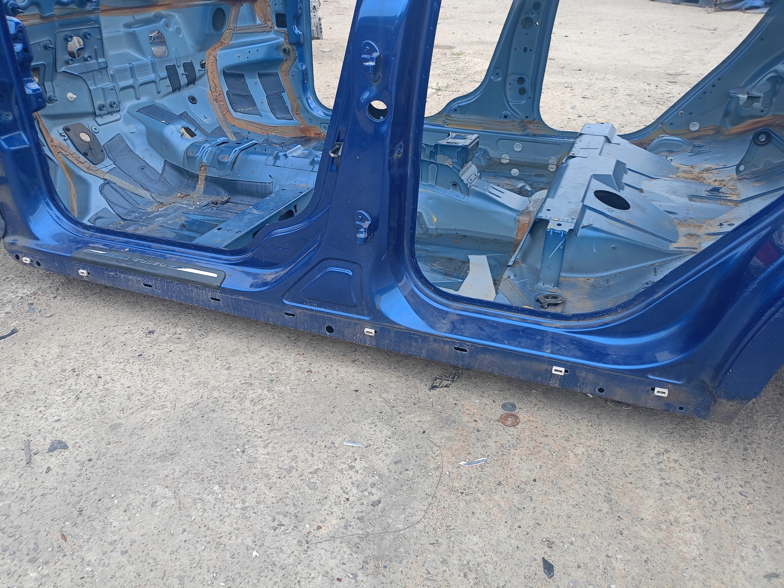 СТОЙКА ЦЕНТРАЛЬНЫЙ ЛЕВЫЙ VOLVO V50 S40