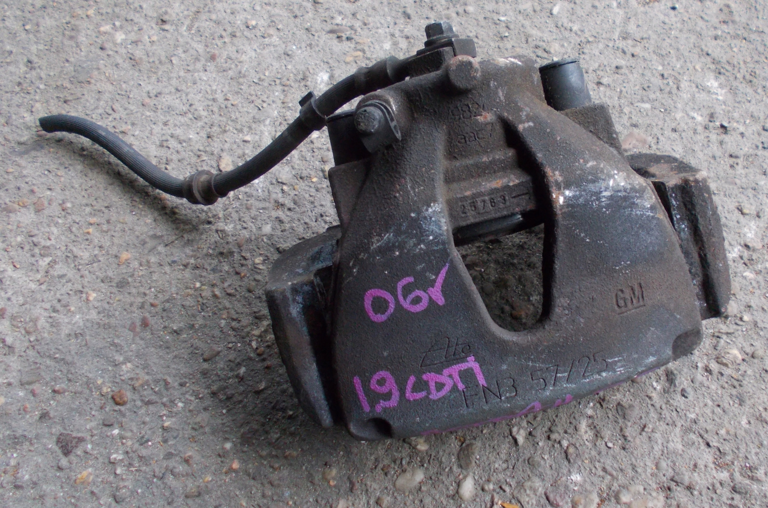 OPEL ASTRA H KOMBI 1.9 CDTI 09R caliper brake right front