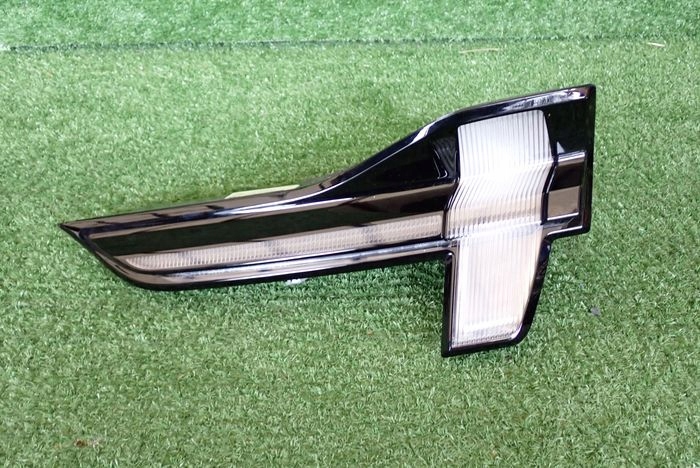 MUSTANG MACH-E light right rear rear part to the bonnet