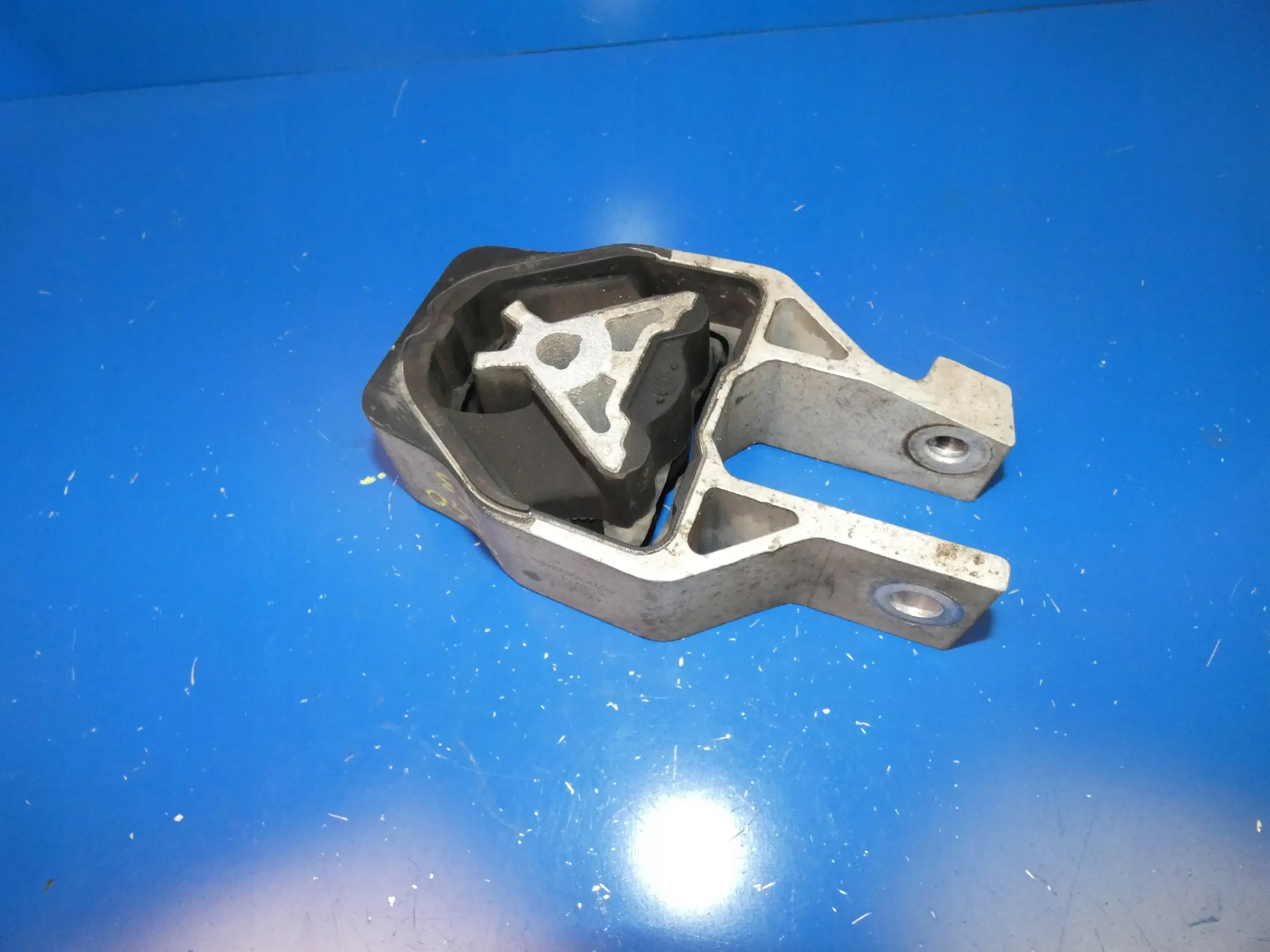 VOLVO XC40 1.5 T3 TURBO engine mount holder console