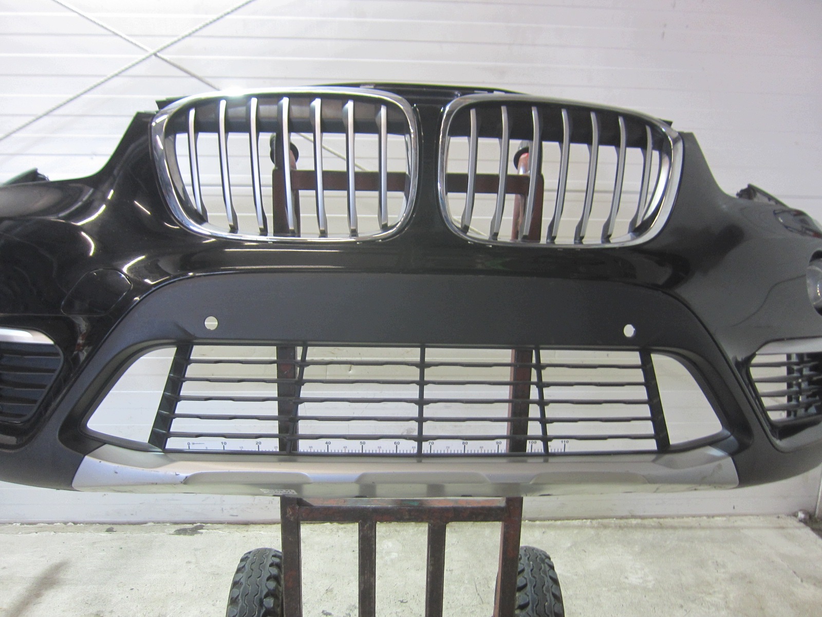 BMW X1 F48 668 SCHWARZ 2 XLINE 6 PDC grille front bumper front complete