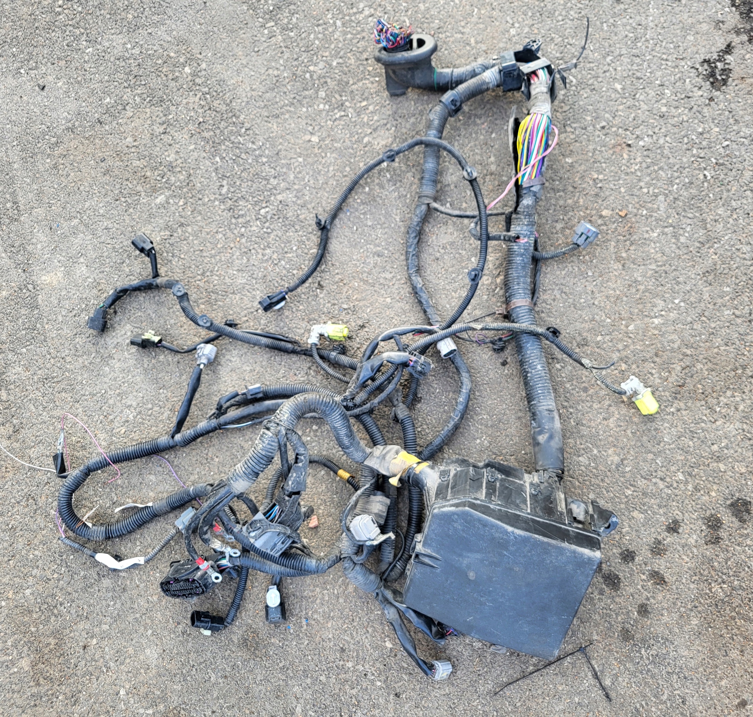 fuse box PRZEKAZNIKOW bundle TOYOTA YARIS II 1.0 VVTi OE EU