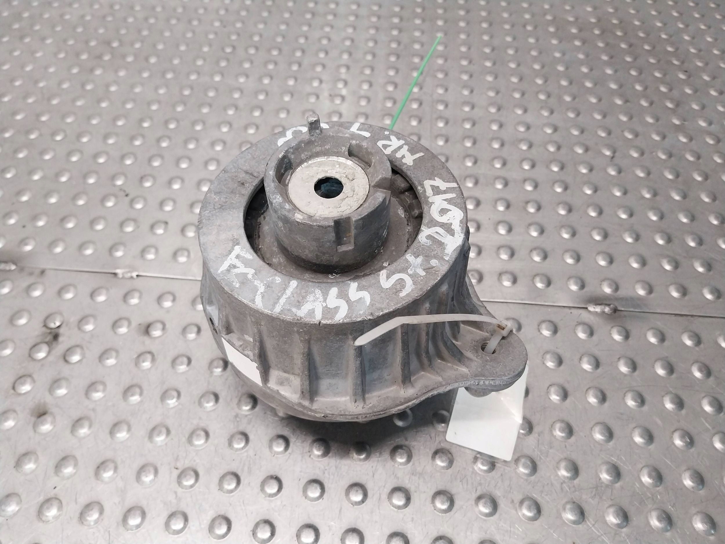 engine mount right A2132403400 MERCEDES W213 W238 2.0CDI