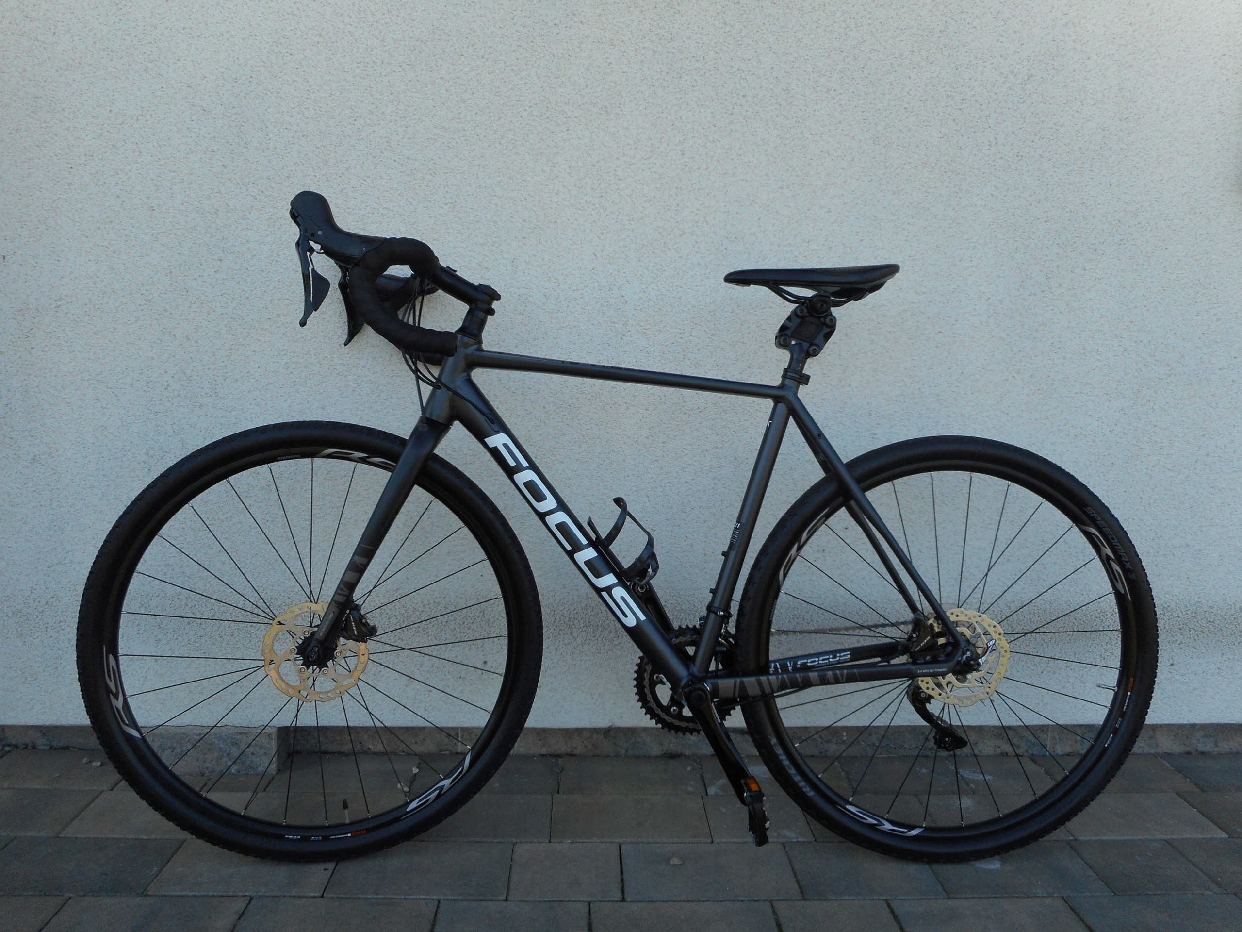 FOCUS MARES 22Mbiegi SHIMANO 105 koła 700 x 40 Pedały platformowe