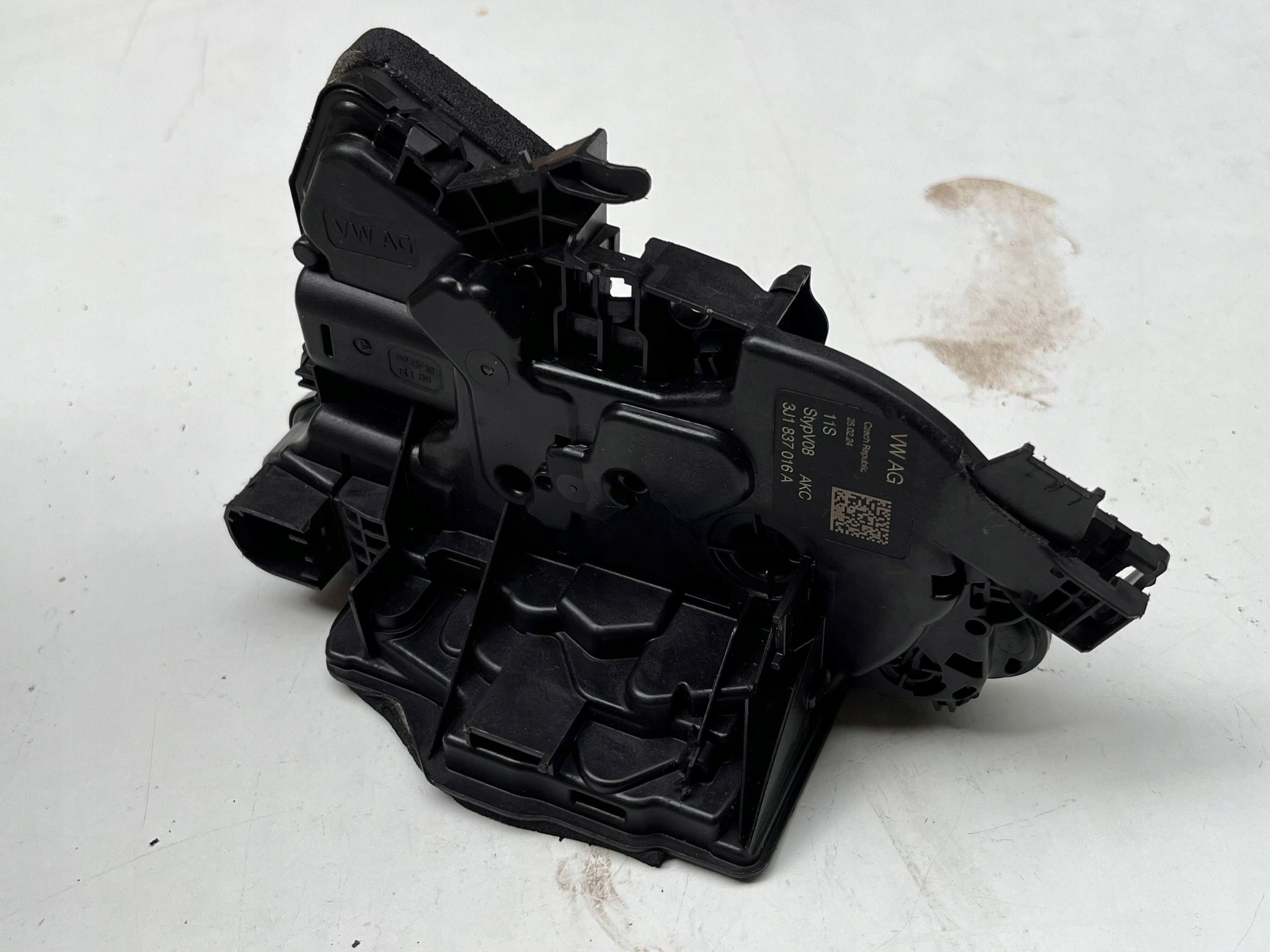 VOLKSWAGEN T-ROC lock door right front 3J1837016A @M