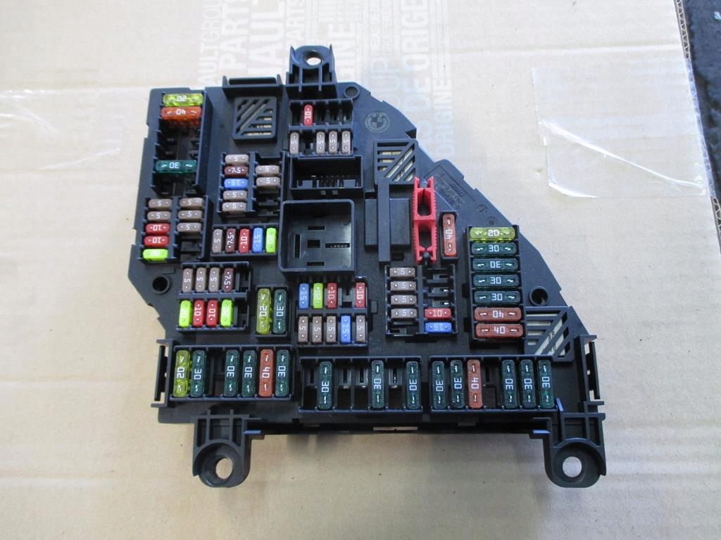 BMW 7 F01 SKRZYNKA BEZPIECZNIKÓW 1670499