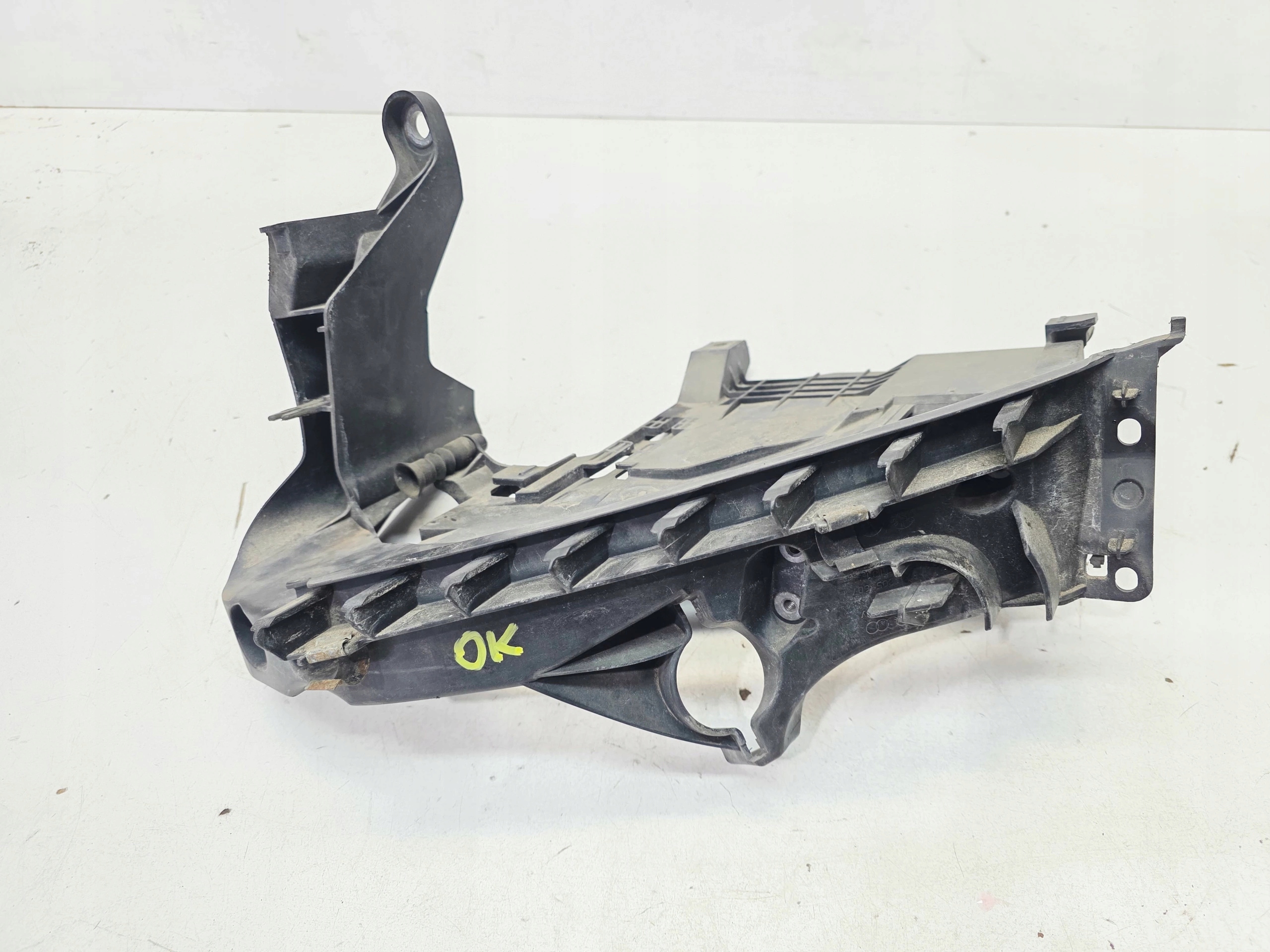 support holder REFLEKTORA left front AUDI A5 8T 8T0805607