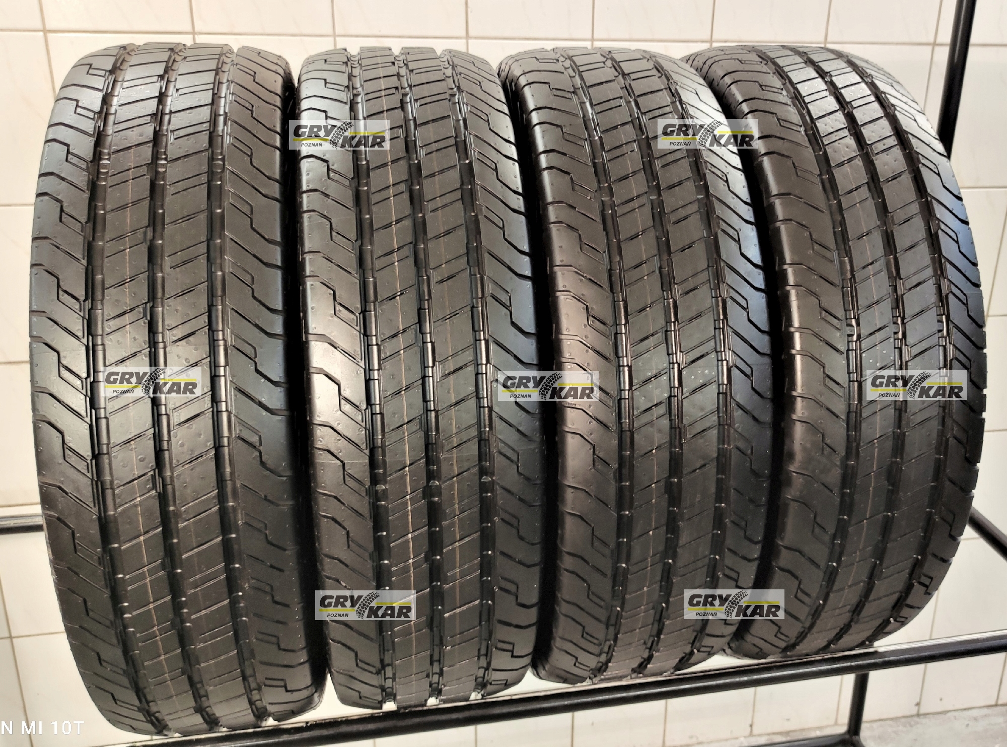 Шины 225/75 / 16C Continental 3 года. 4pcs L