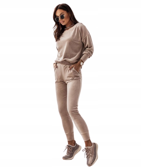 

Zestaw dresowy bluza i spodnie welurowe M/L