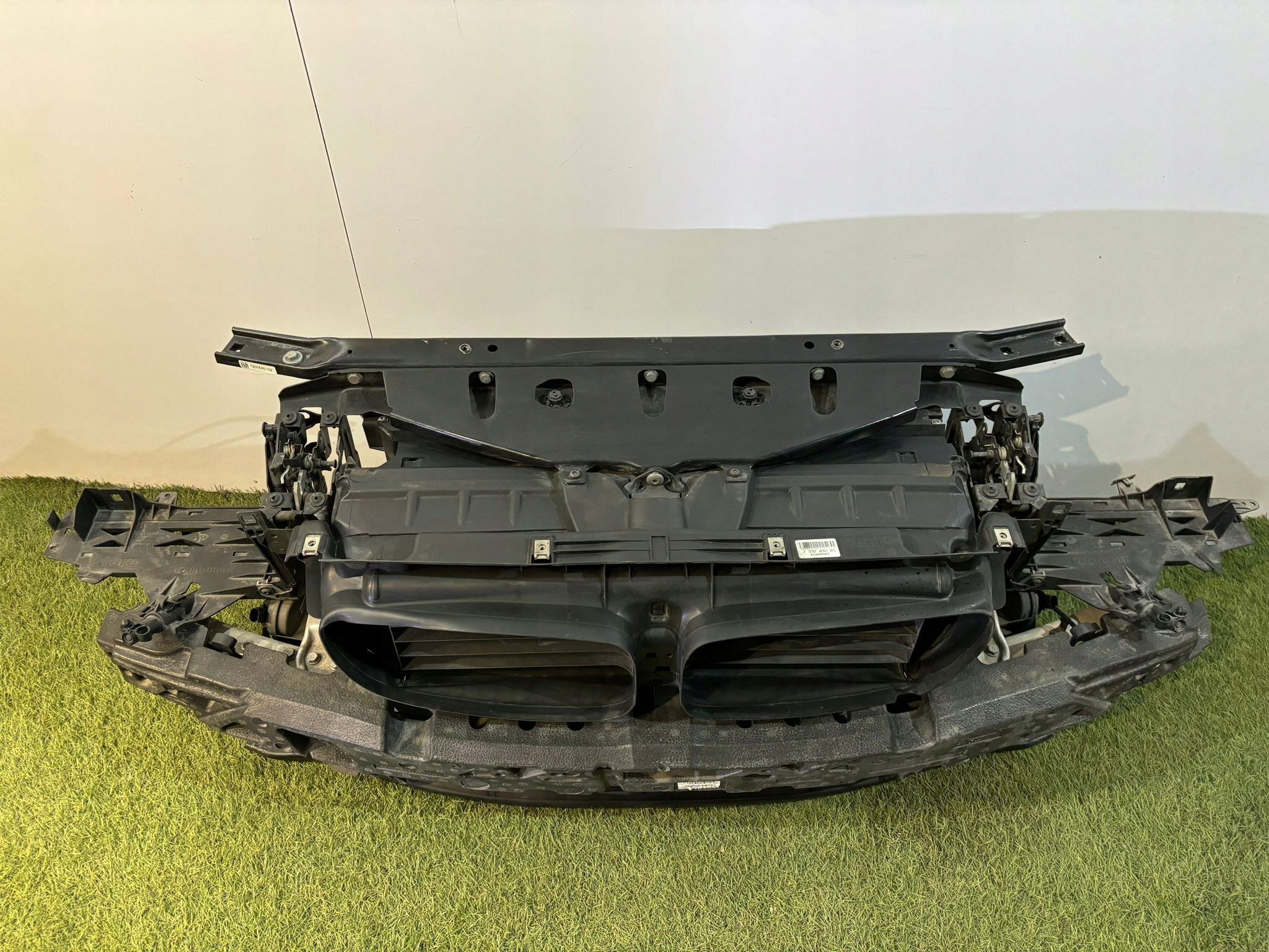 BMW 5 F10 / F11 Pas przedni kompletny - 13977 Producent części BMW OE