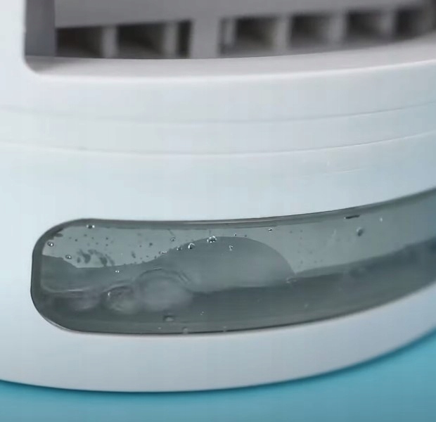 PRZENOŚNY KLIMATOR NA WODĘ USB LED 675ml Moc 5 W