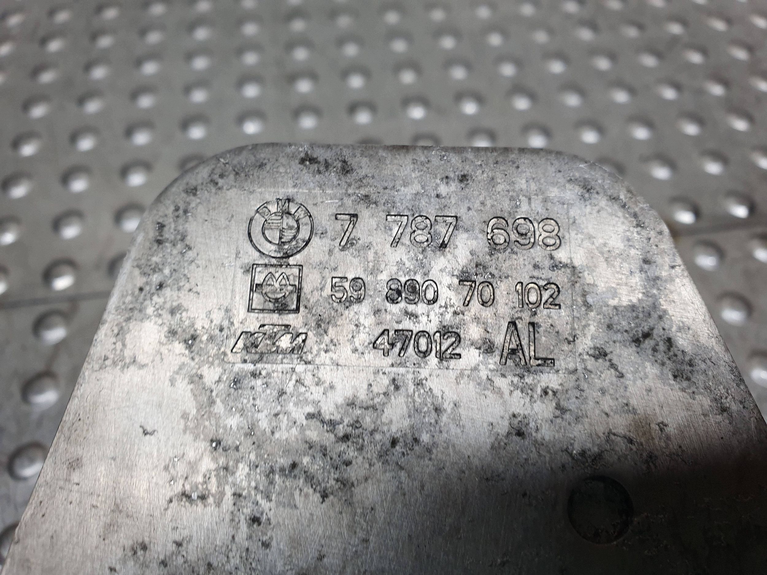 olaj hütö 7787698 BMW E46 E87 E90 E60 X3 E83 2.0D M47
