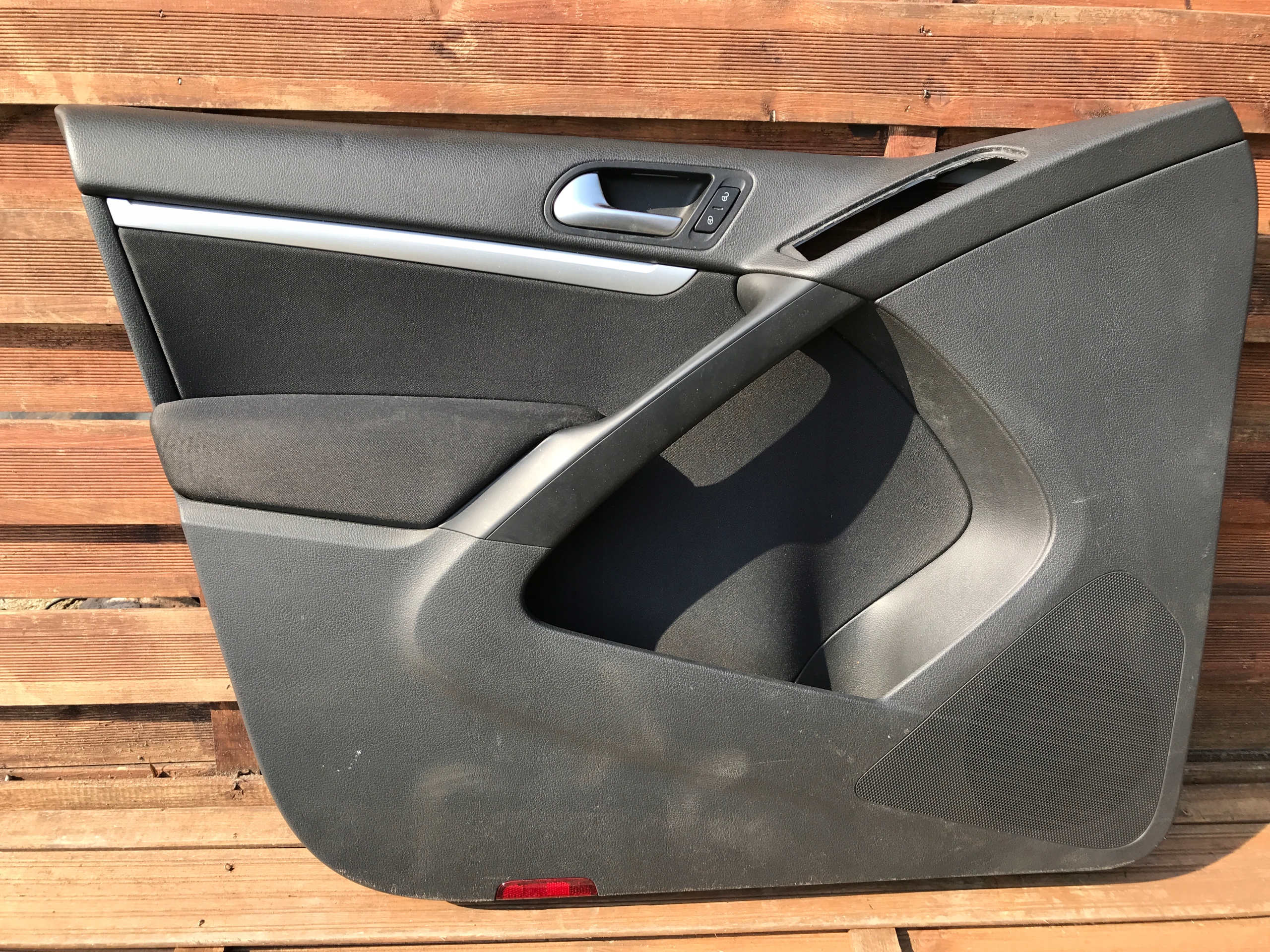 side door left front VW TIGUAN 5N0867011