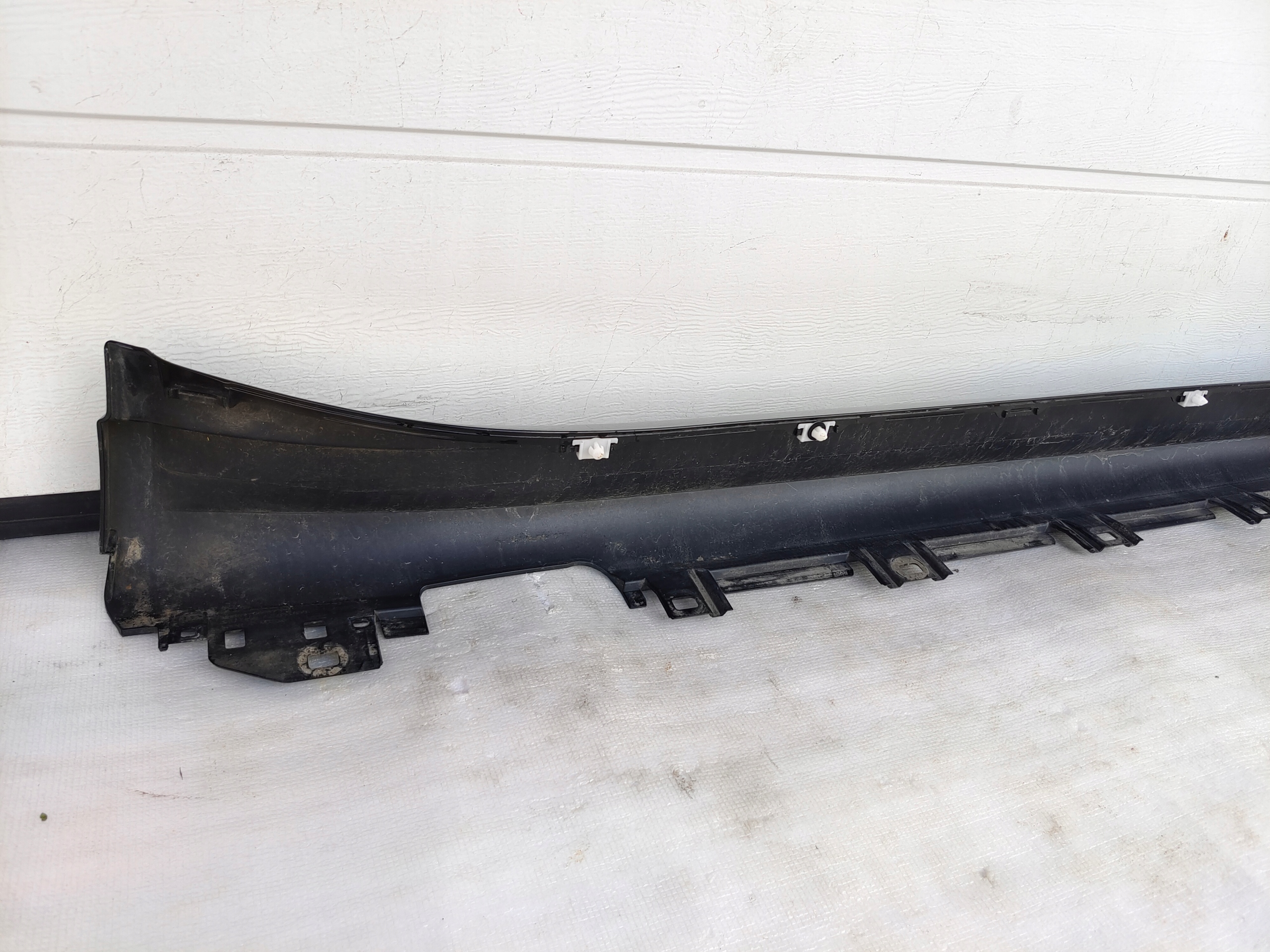 Audi E-TRON GT RS молдинг порога левый 4J3853855