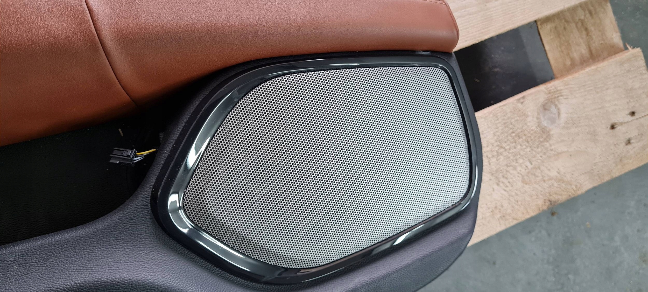 Maserati Quattroporte VI side door left front leather BOWERS WIKILNS