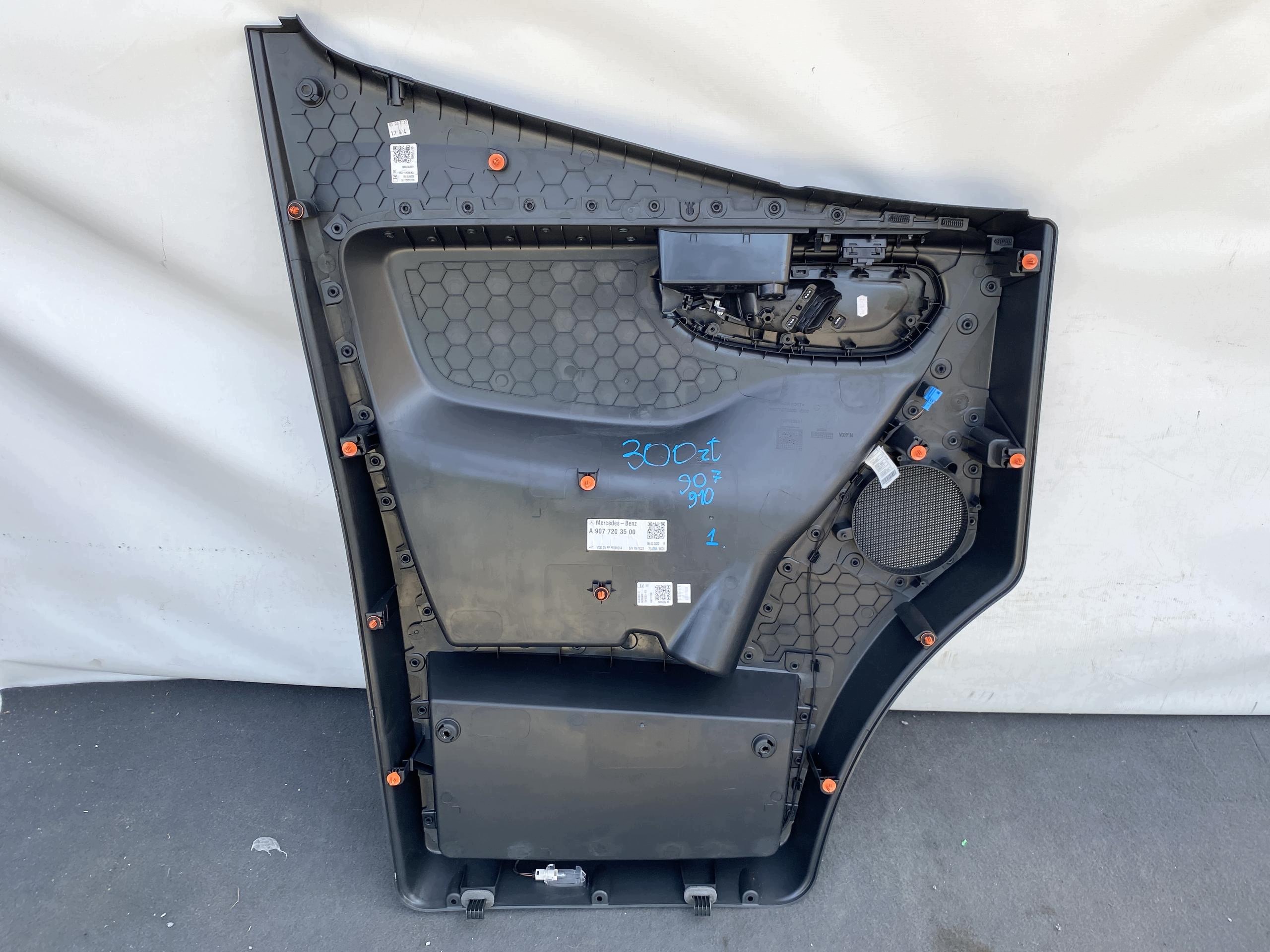 SPRINTER 907 910 17- Seite Tür PRZEDNICH PANEL MATERIALOWY Armlehne