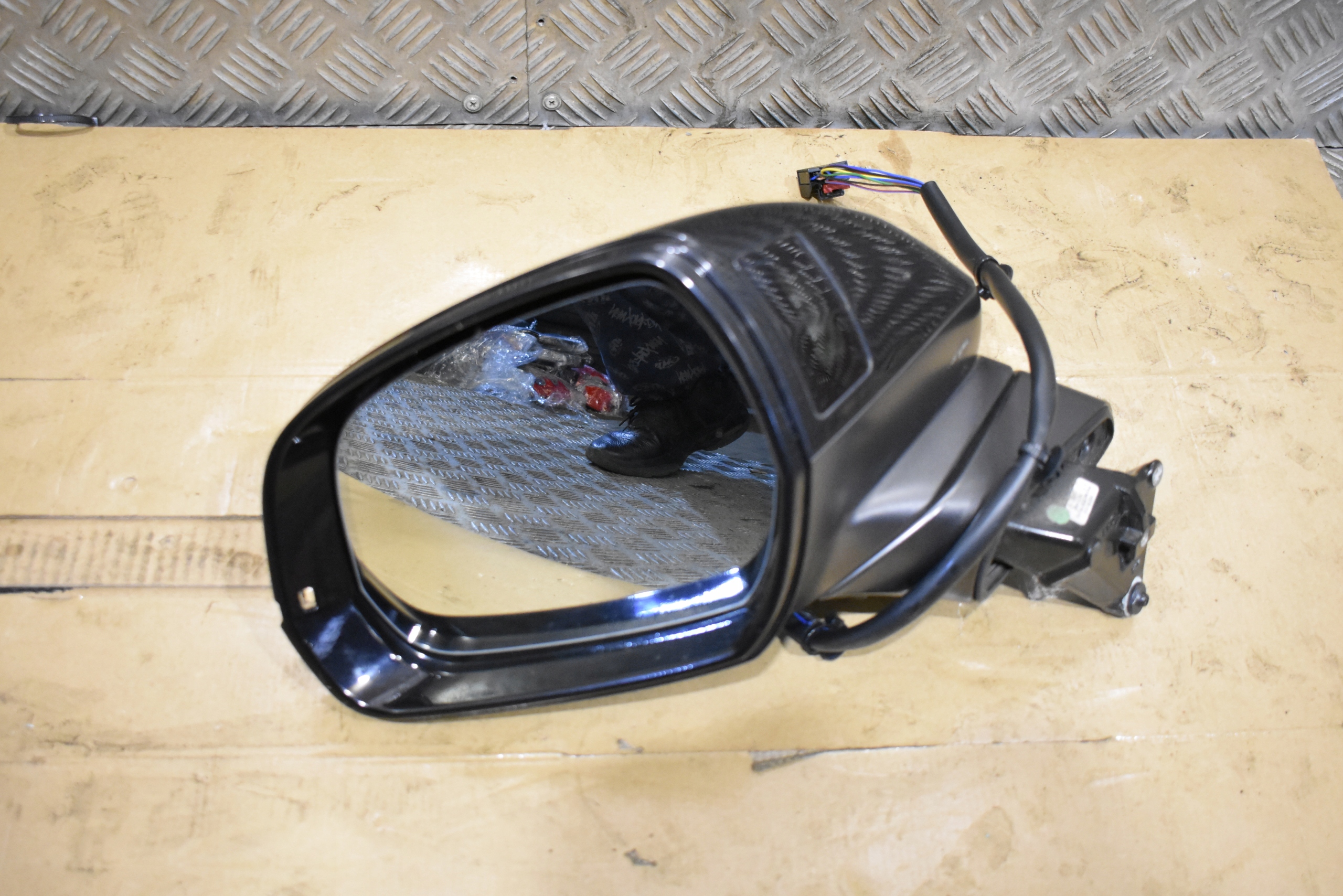 IDEALNE mirror left ASYSTENT BENTLEY BENTAYGA UK 15PIN 1