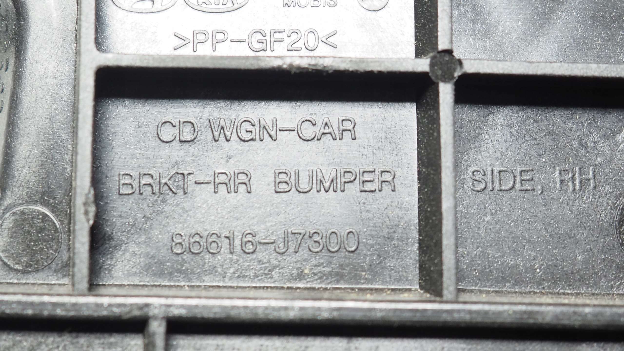 Kia Ceed III Kombi bumper bracket right rear part 86616-J7300