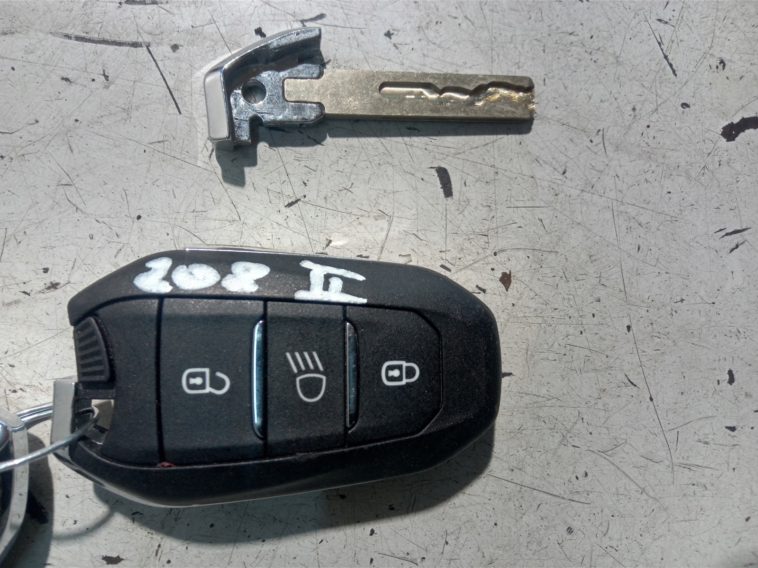 PEUGEOT 208 II KLUCZYK PILOT KEYLESS Producent części Peugeot OE