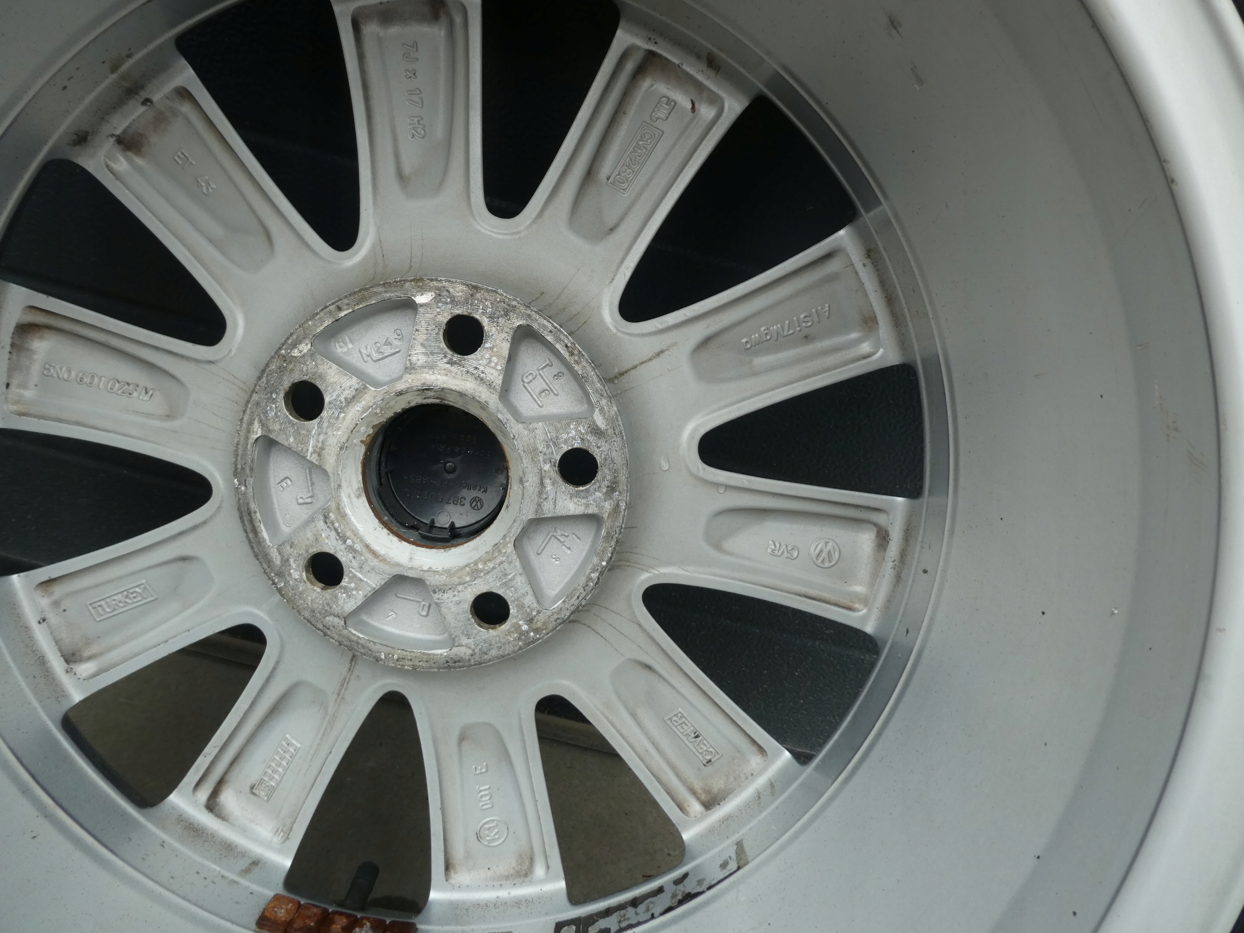 4X wheels discs tyres VW 5N0601025M 2017R