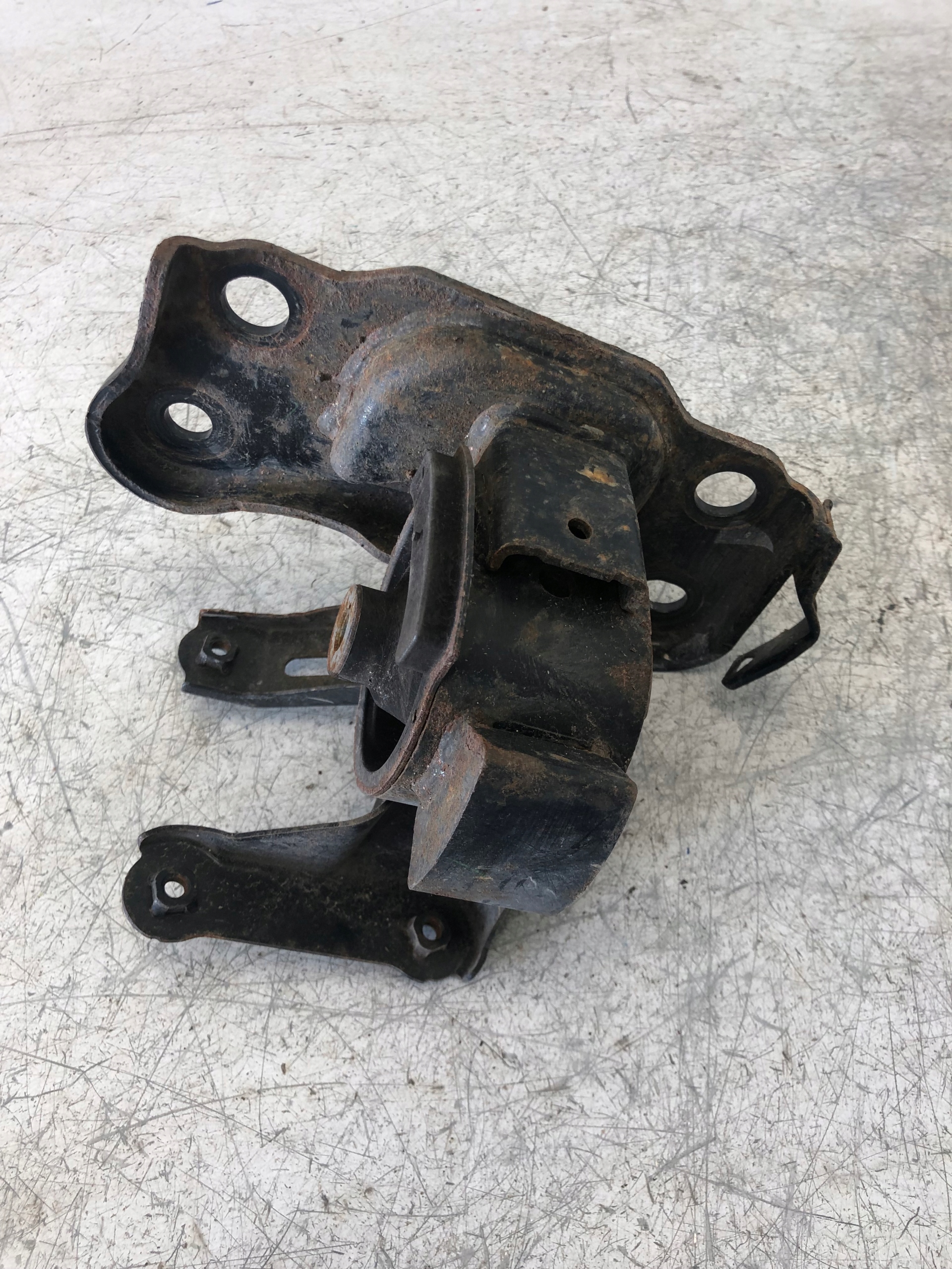 engine mount TOYOTA AURIS and