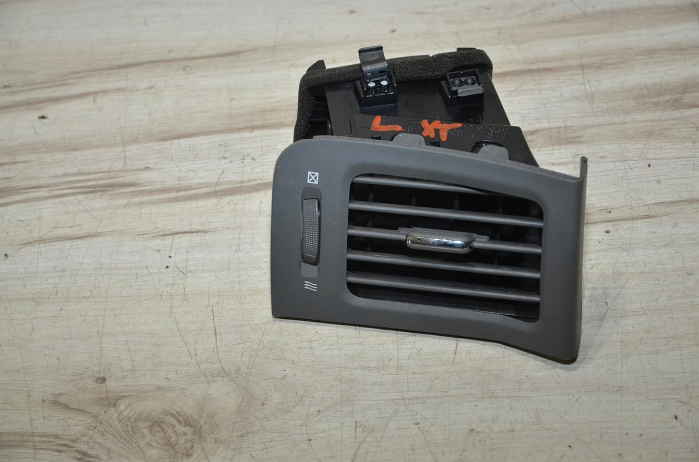 grid air conditioning devices left Nissan X-Trail t31