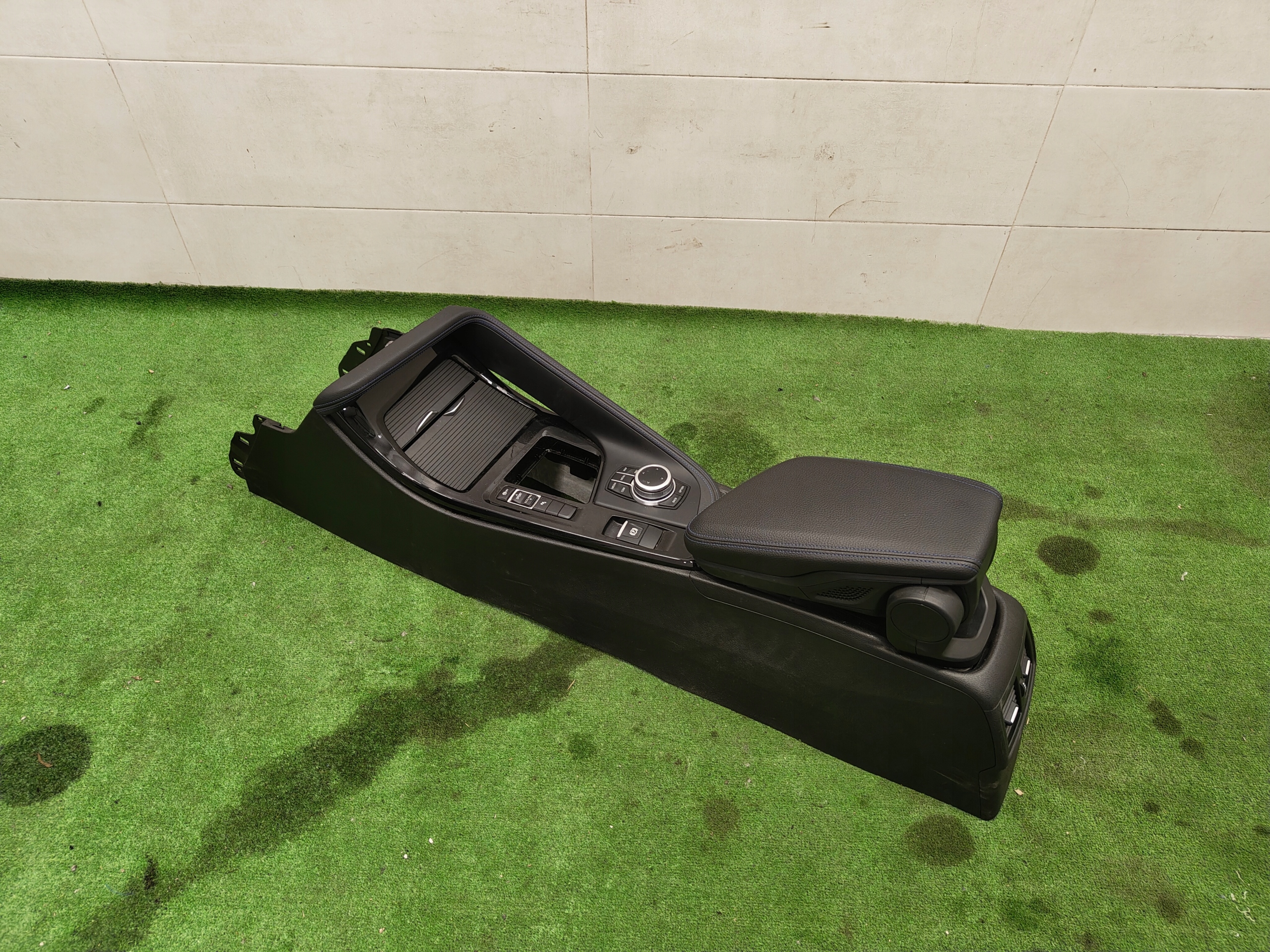 BMW X1 F48 the centre seats TUNEL side upholstery m-packet