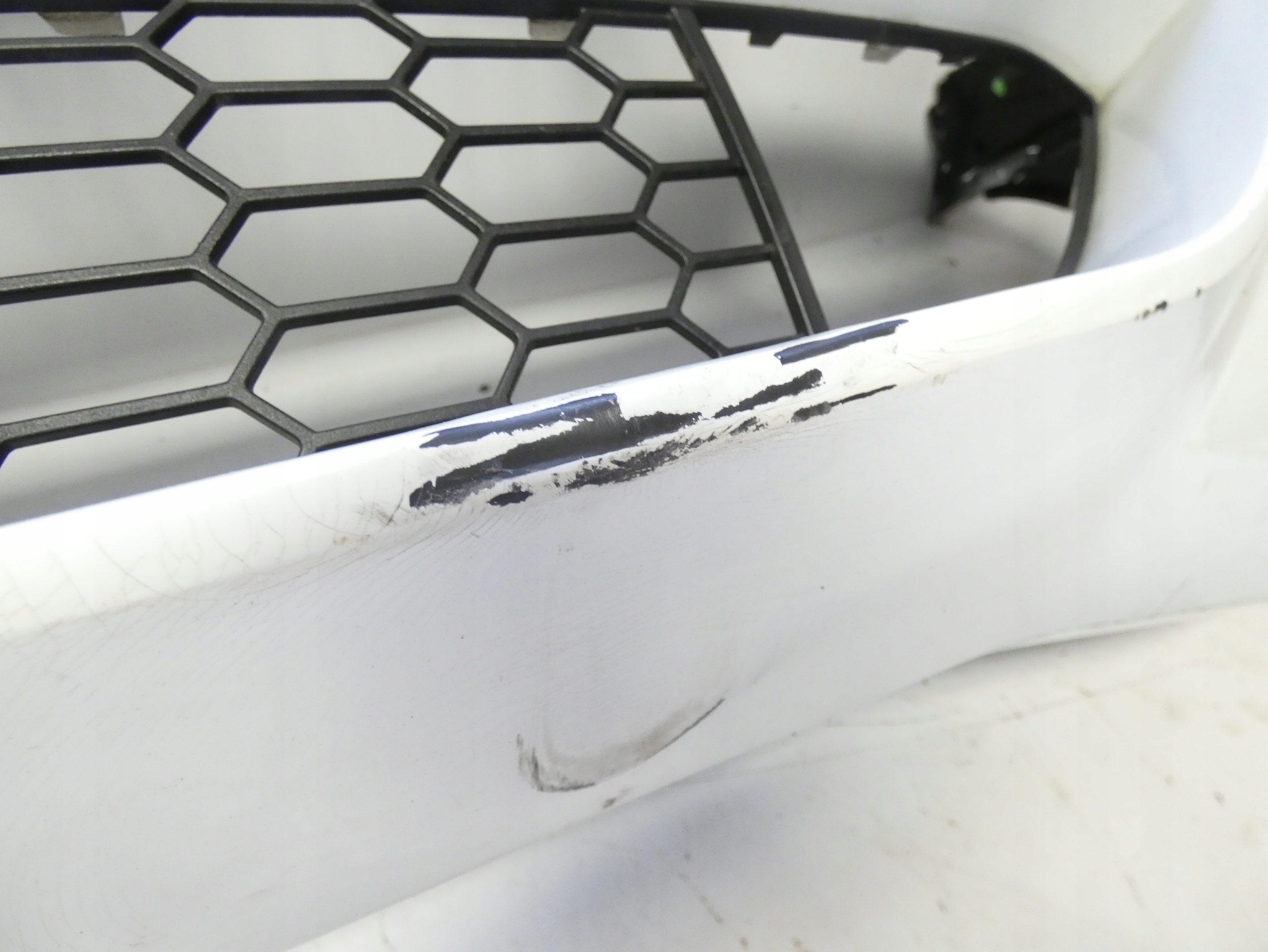 BMW X5 F15 M-PAKIET 8054014 2013-2018 POD 4 PDC SPRYSKI ZDERZAK PRZEDNI Powierzchnia do malowania