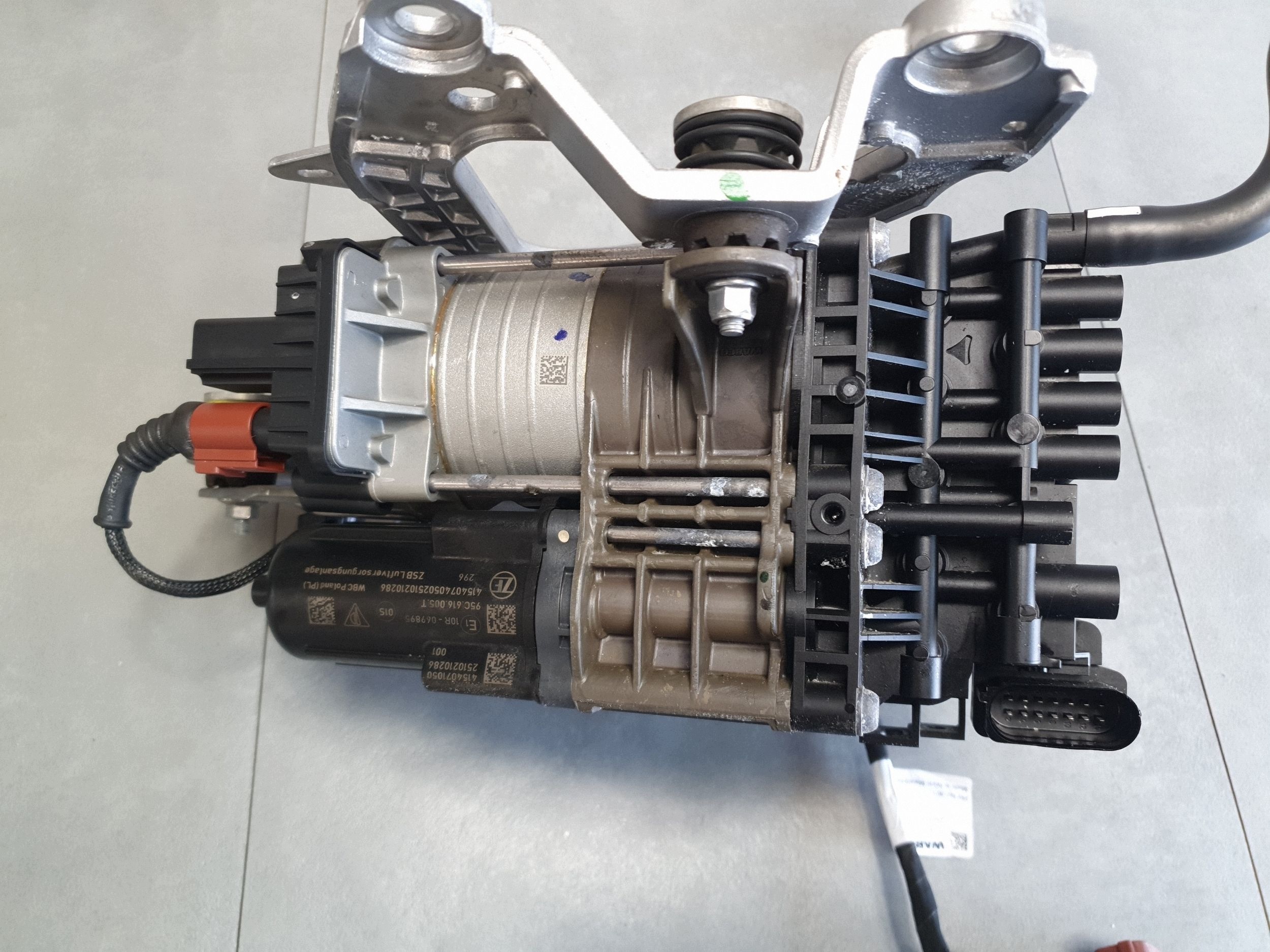 Audi Q6 e-tron compressore compressore della sospensione 95C616005T
