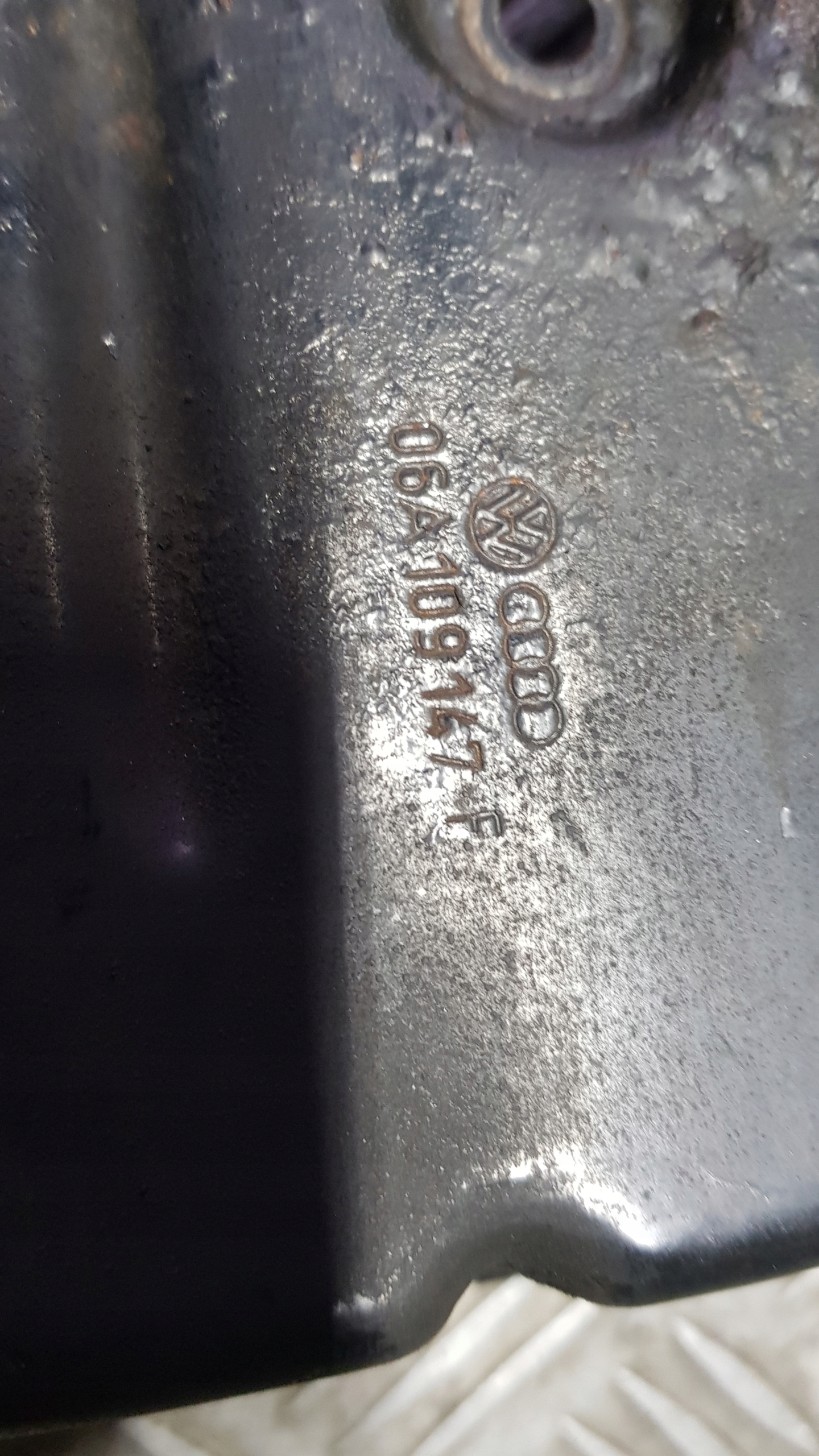 AUDI A4 B6 Couvercle carter distribution 06A109147F