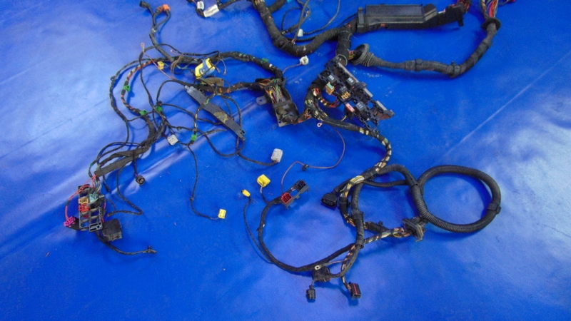 bundle wiring SRODKA below DESKE 2.0TDI CAA VW TRANSPORTER T5 03-14R