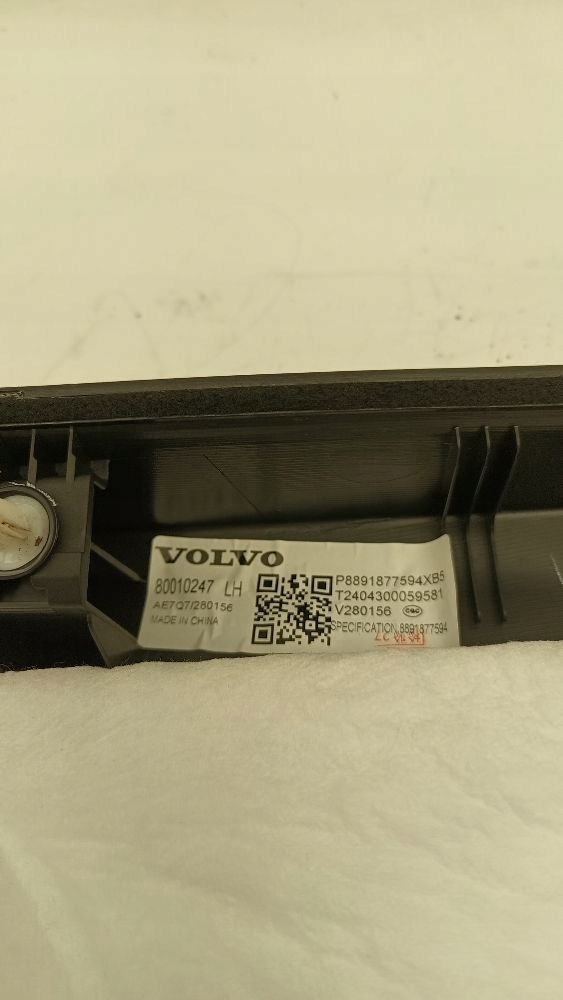 2024 volvo EX30 дверные карты задних 80010247