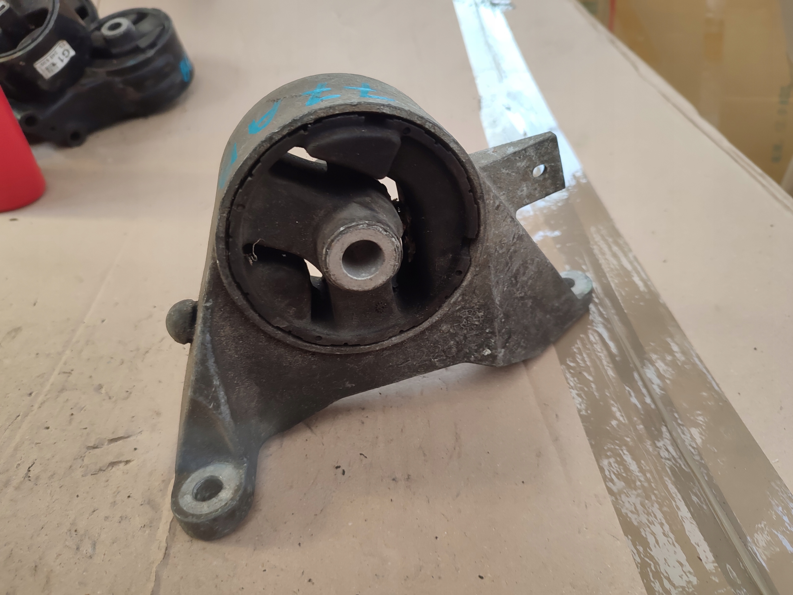 holder engine mount Opel Signum V04636