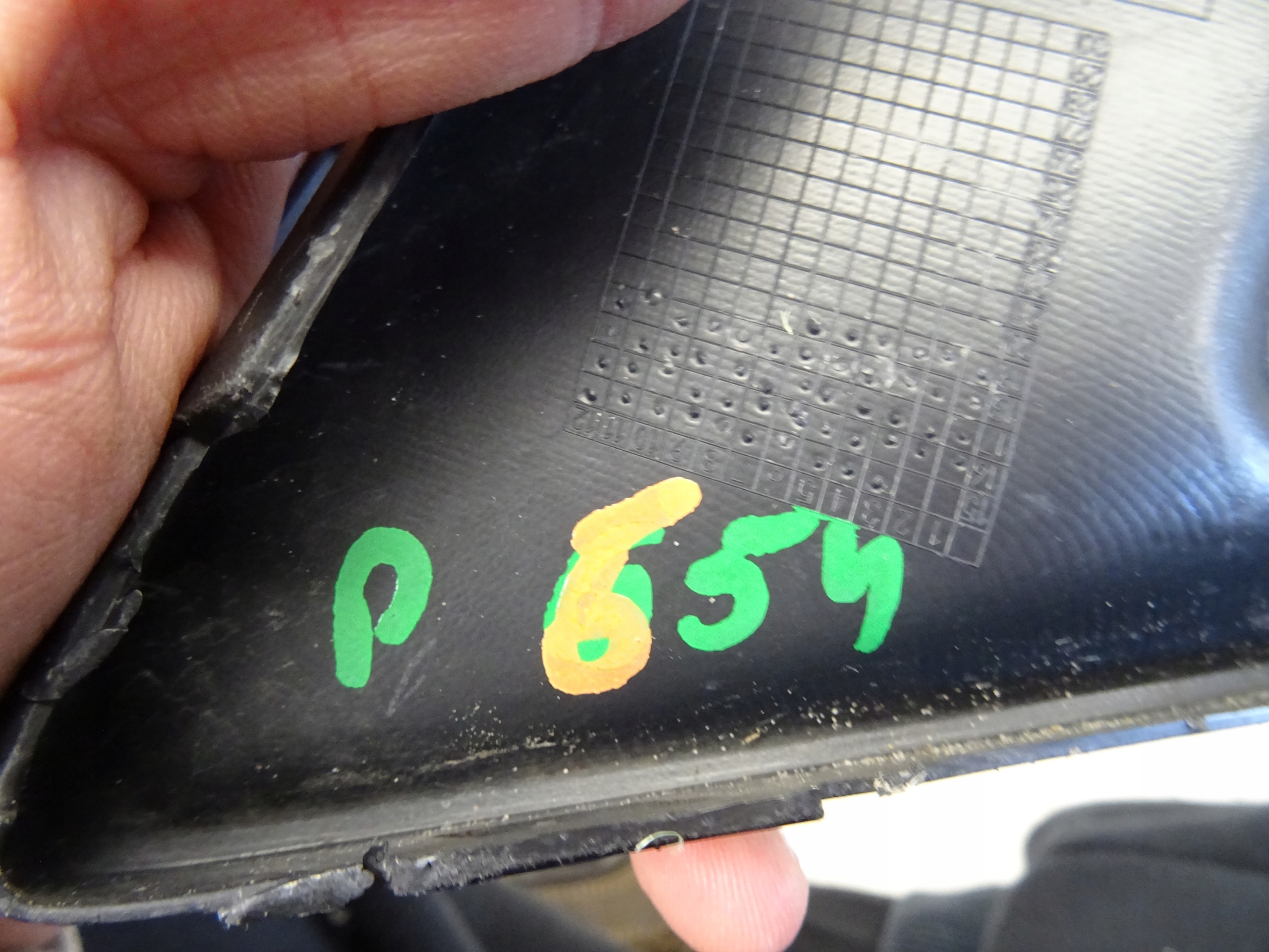 grid of a bumper front left OPEL ASTRA V K 13481939