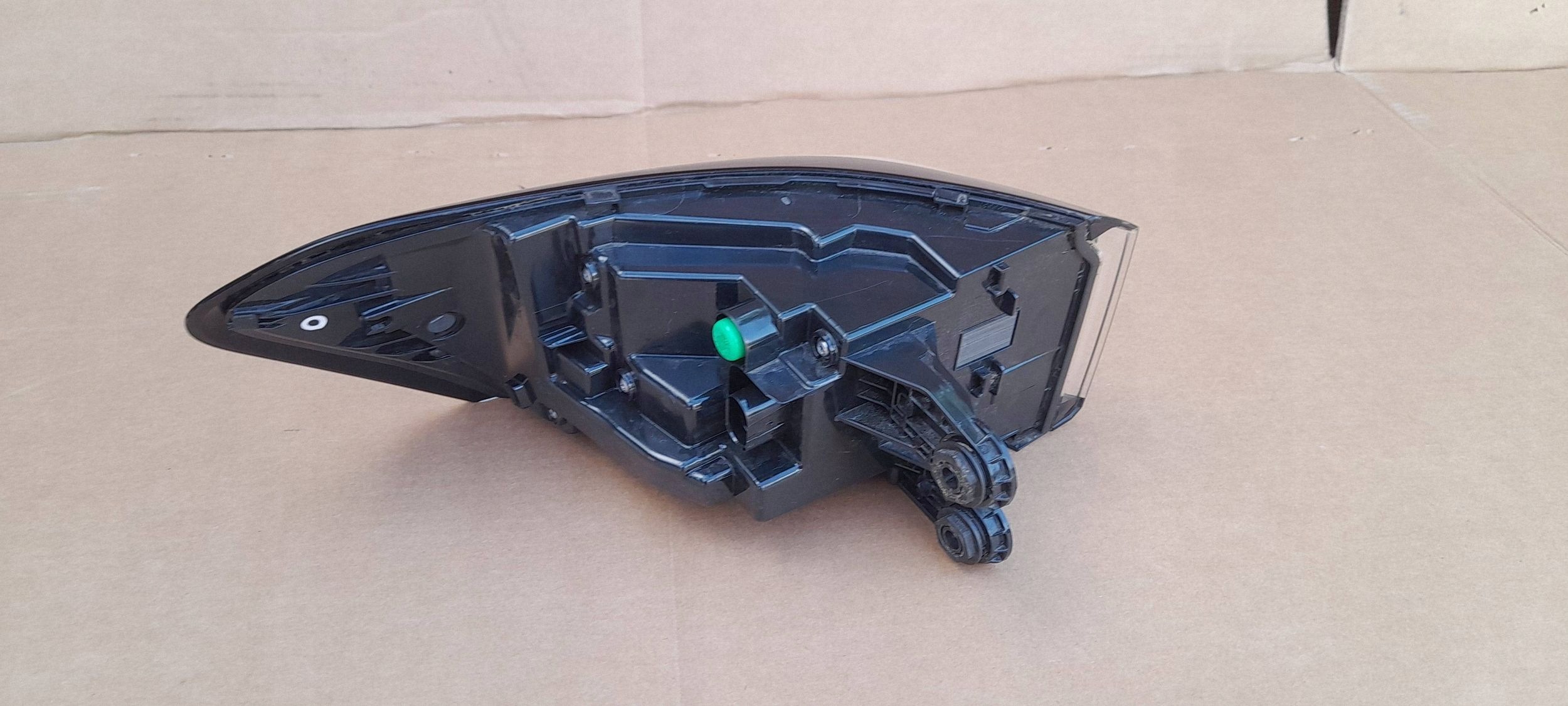 light rear rear part side right Volkswagen ID.7 14B945208A
