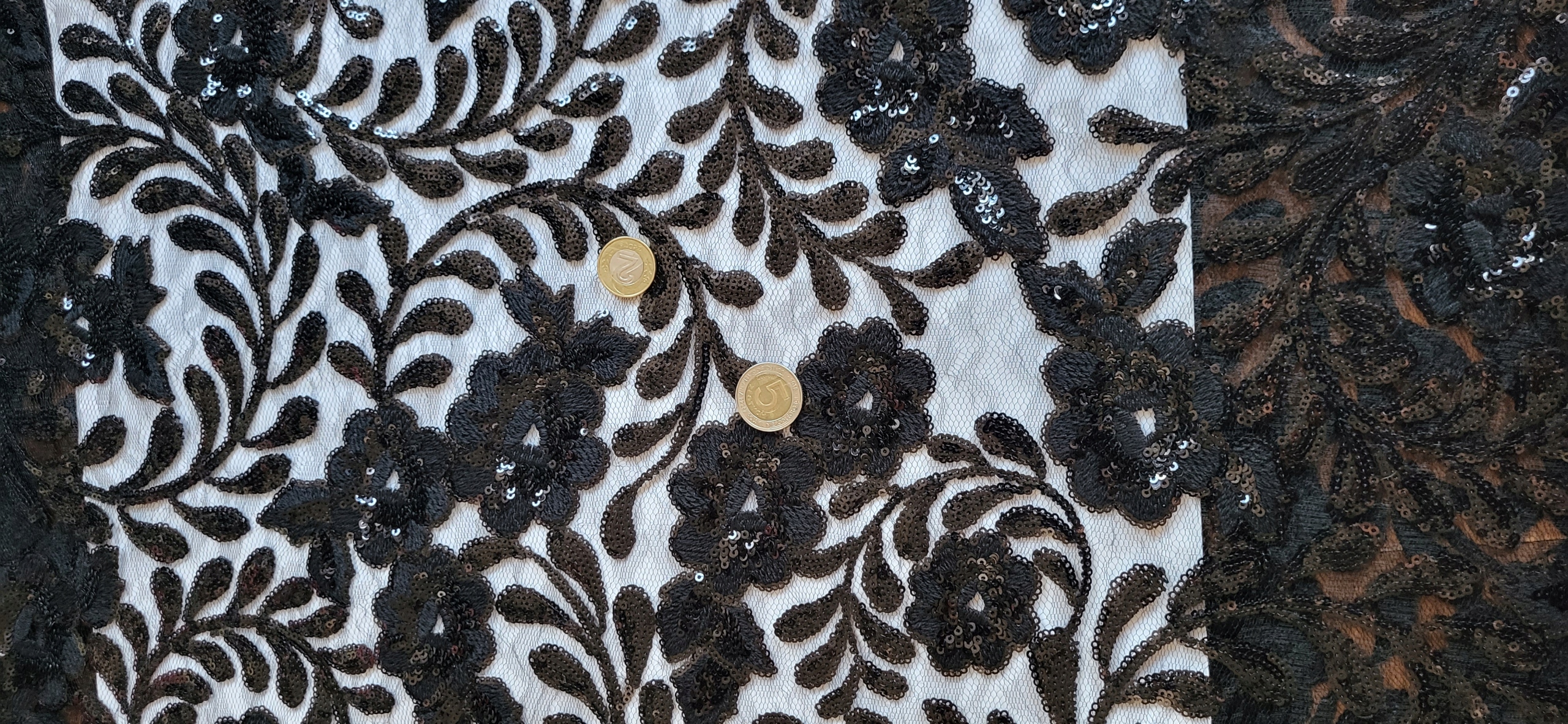 italský černý měkký tyl květy a lišky vyšité flitry a korálky