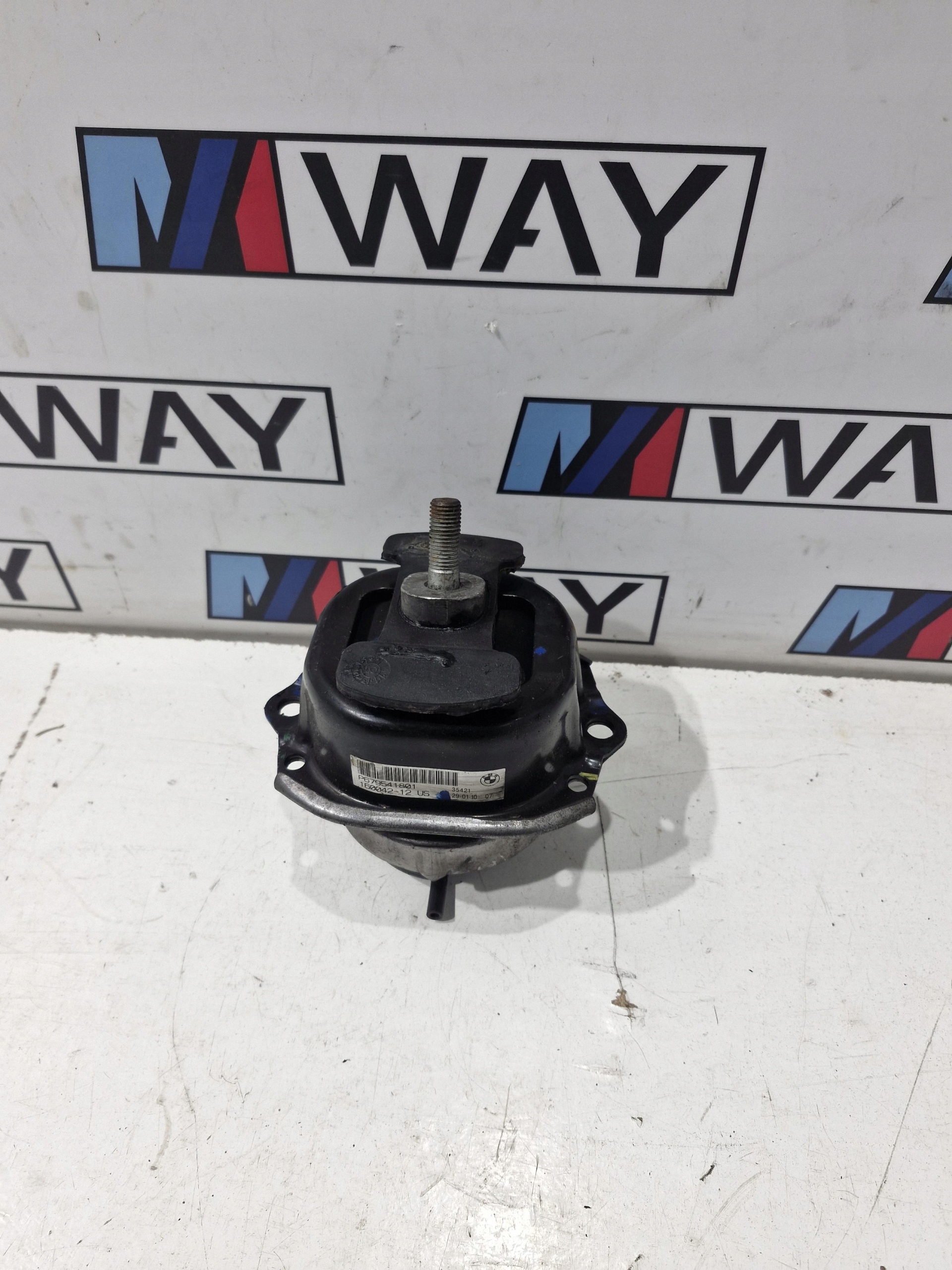 6795418 BMW E70 E71 Supporti motore usato sinistra