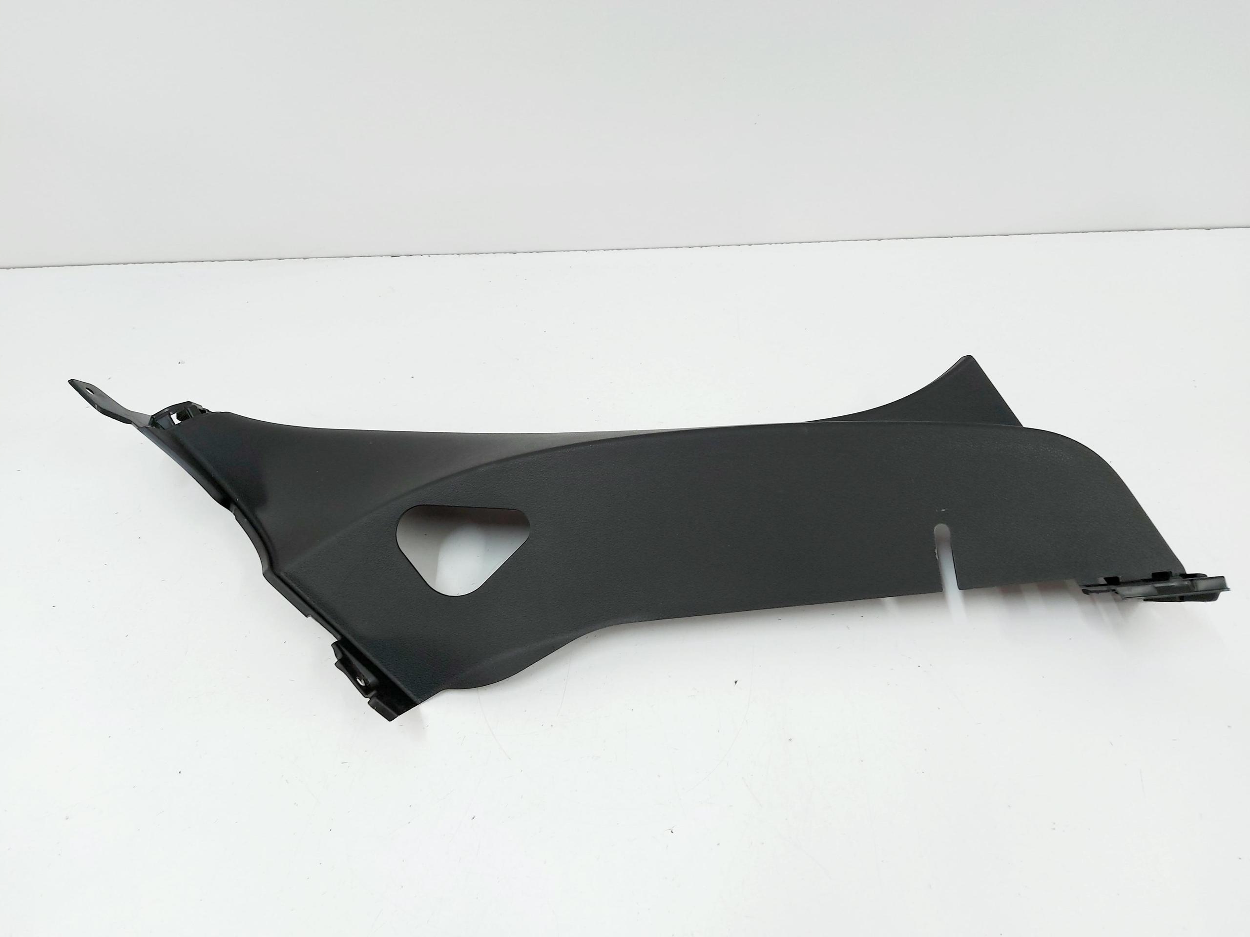 HYUNDAI i30 III 19r. Poszycie osłona kanapy prawa 85896-G4000