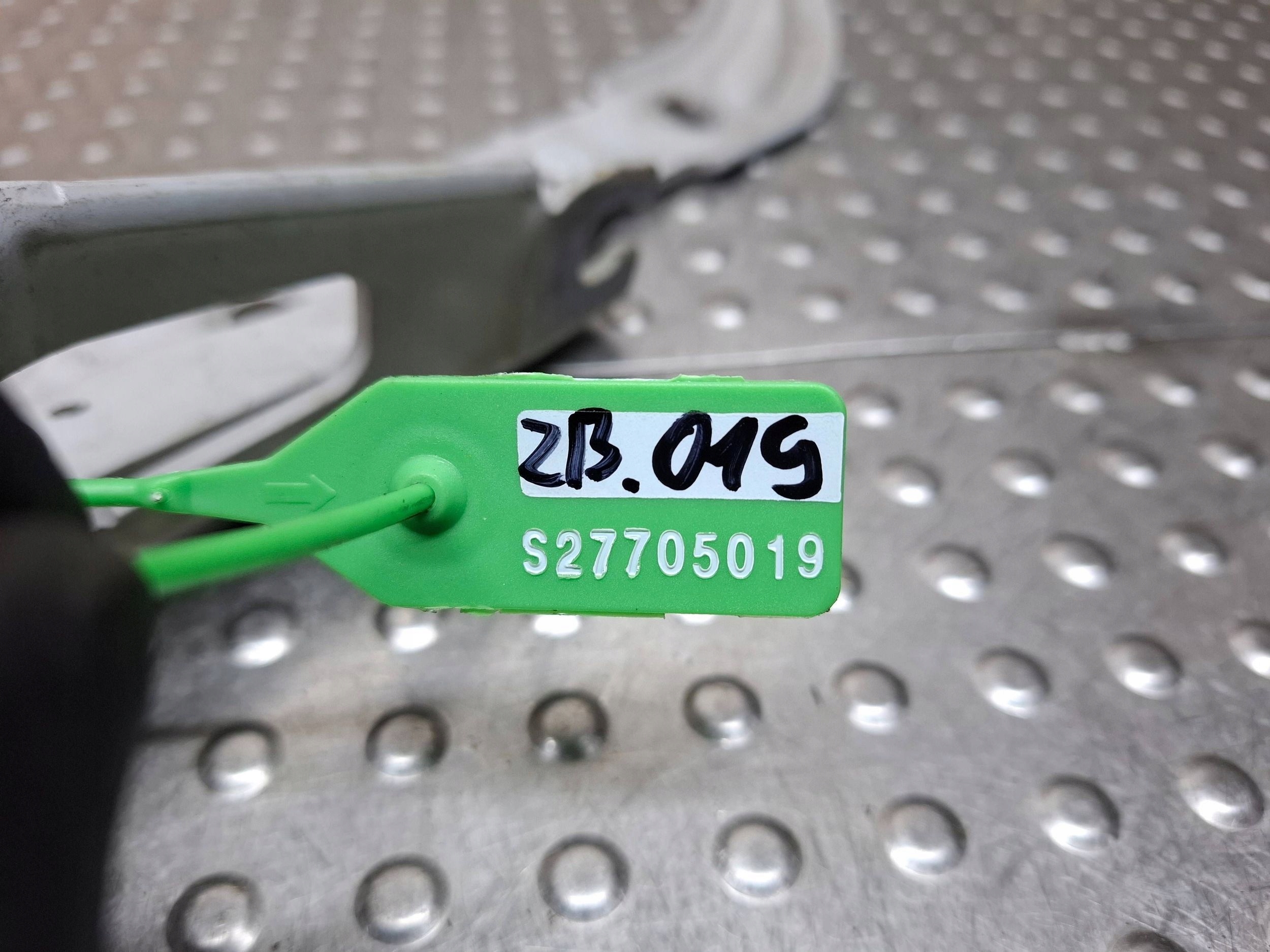 hinge bonnet boot left 7060627 BMW E90 E91 E92 E93