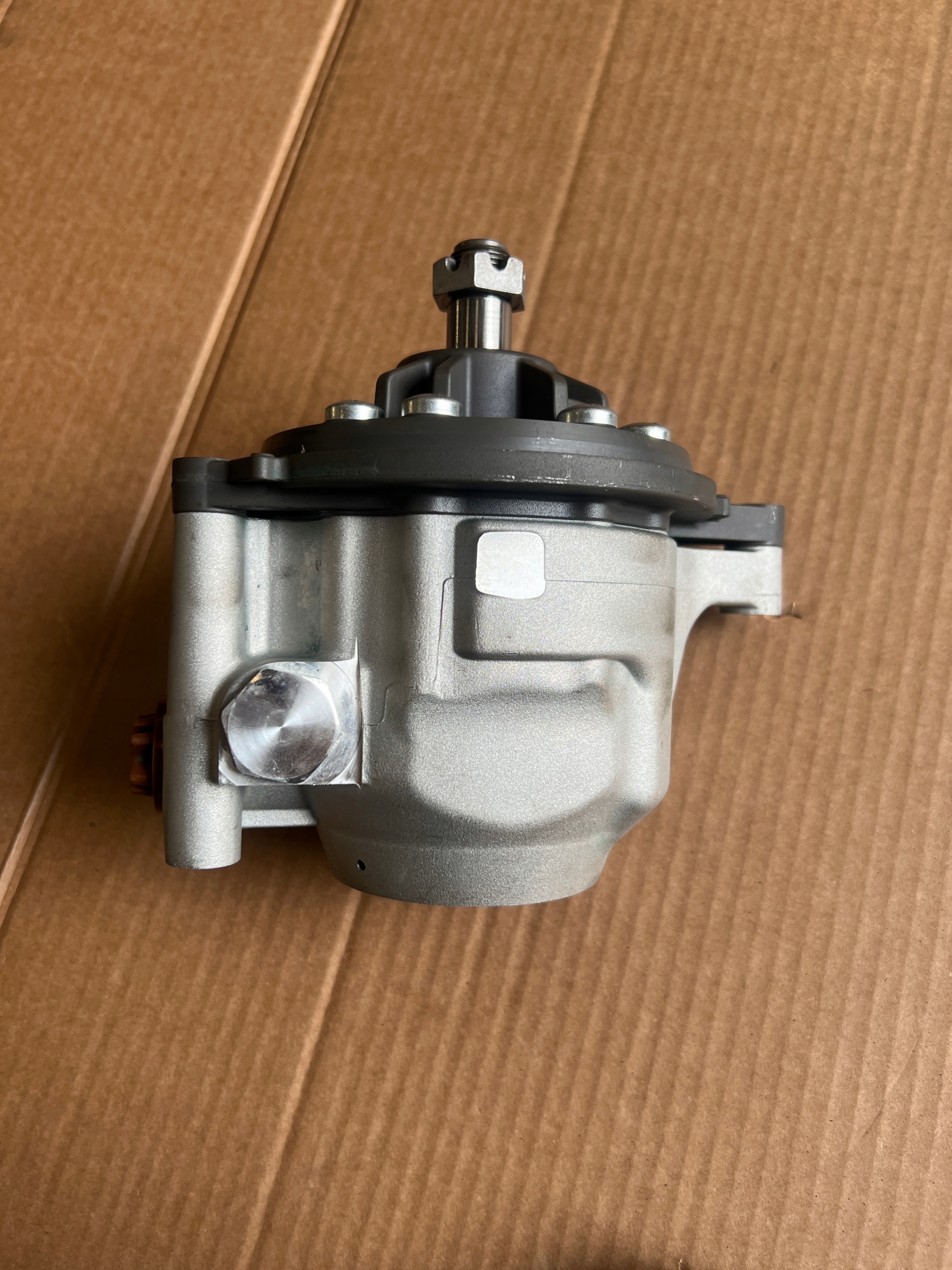 24214706 - Насос гидроусилителя Volvo FH4 FM4 BB новая модель