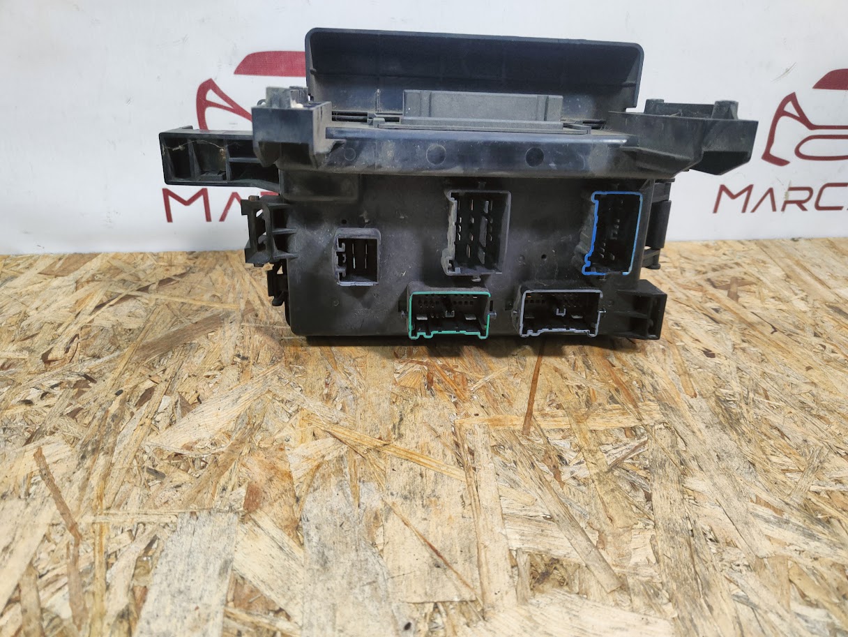 блок предохранителей CHRYSLER 300C 05-10 5,7 P04692026AC