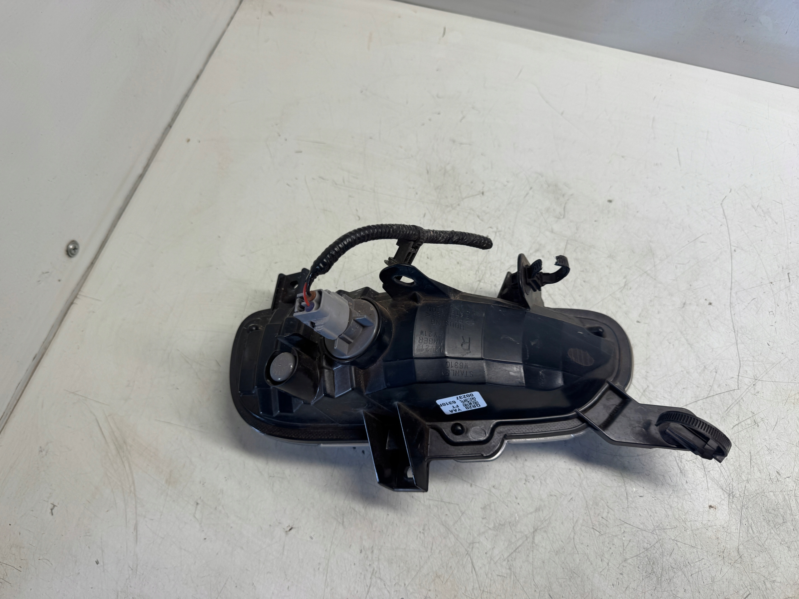 suzuki S-CROSS 21- ГАЛОГЕН правый передний