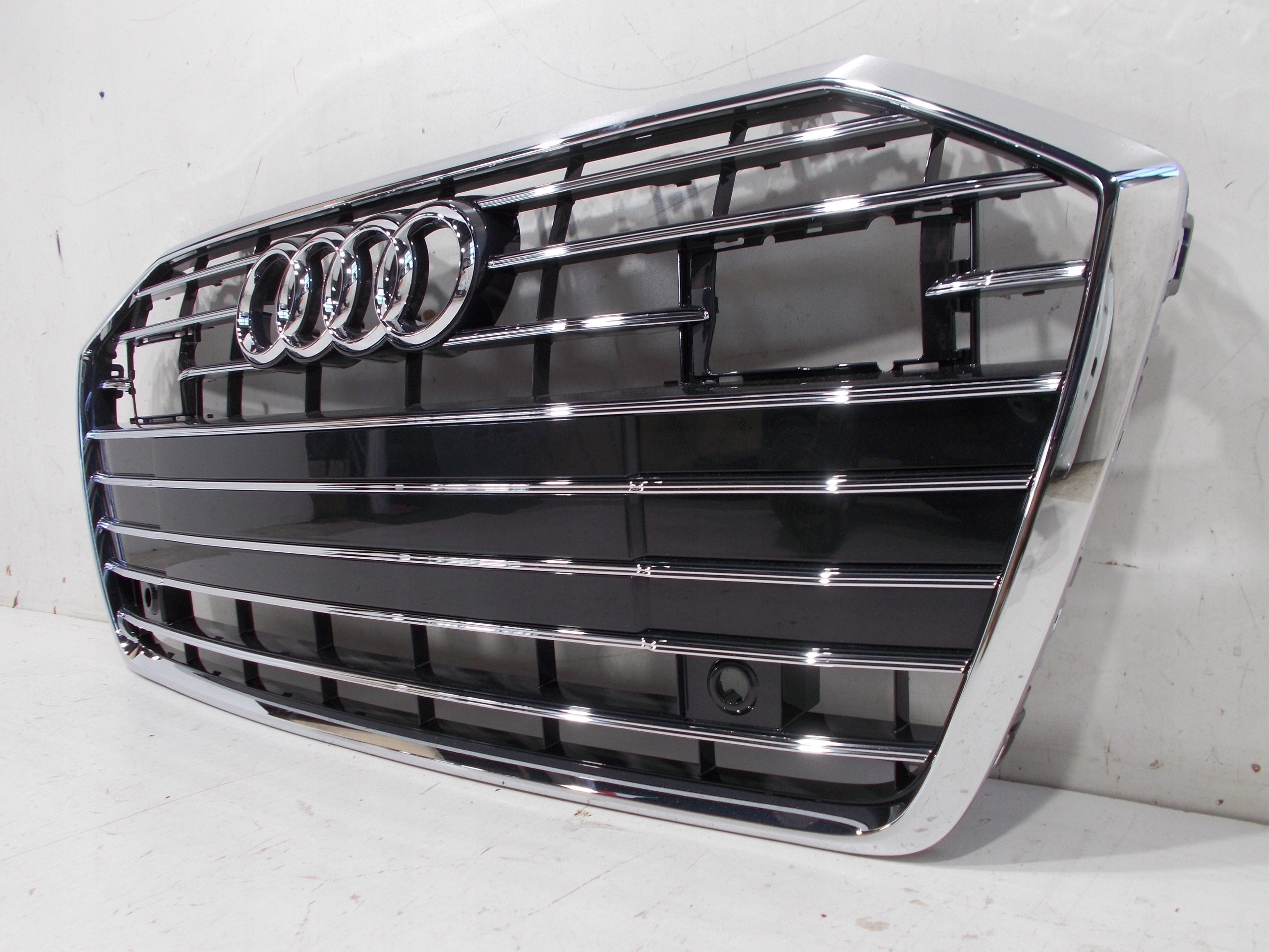 AUDI A6 C8 4K 18-24 ATRAPA GRILL RADAR ACC ORG !!! NOWA !!! FAKTURA VAT !!! Strona zabudowy przód