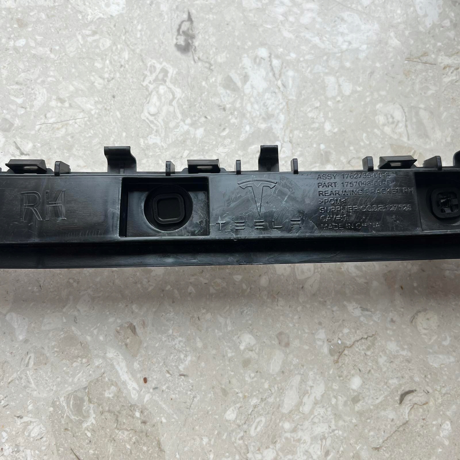TESLA MODEL 3 23- Support Console Pare choc Droite Arrière 1762735-00-C